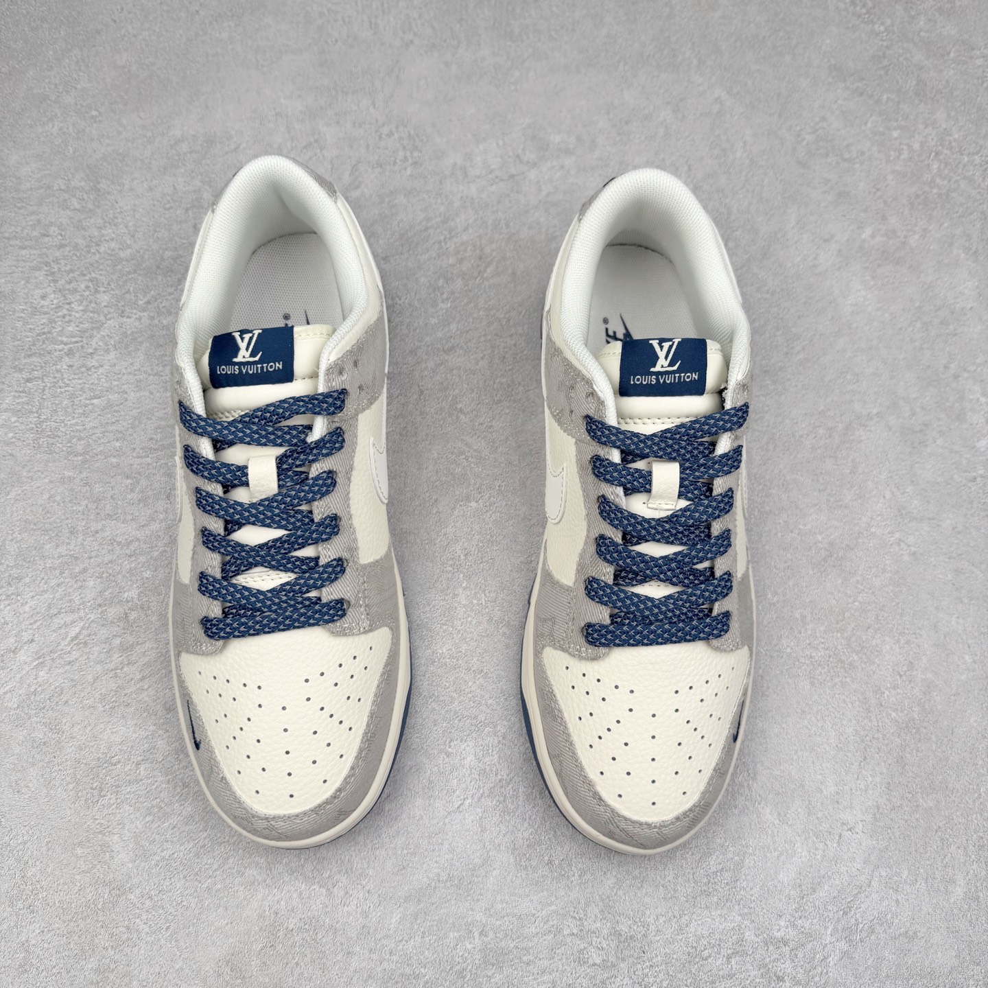 图片[2]-NK Dunk Low 定制配色 JP1628-017 大厂出品 极力推荐 原装头层材料 独家版型蒸餾加工帶來的是更好的视觉和脚感体验大厂纯原品质出货 清洁度 电绣工艺 皮料切割干净无任何毛边 细节完美 实拍调校N版已经零色差零失真 百分百还原实物色彩所见即所得 不存在货不对板色差等低级问题 选购参考实物拍摄 不混卖不参货 只用心做好货严格选品 承诺混一赔十 尺码：36 36.5 37.5 38 38.5 39 40 40.5 41 42 42.5 43 44 44.5 45-选品中心