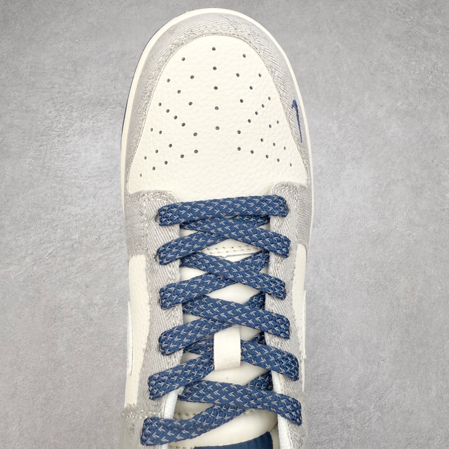 图片[4]-NK Dunk Low 定制配色 JP1628-017 大厂出品 极力推荐 原装头层材料 独家版型蒸餾加工帶來的是更好的视觉和脚感体验大厂纯原品质出货 清洁度 电绣工艺 皮料切割干净无任何毛边 细节完美 实拍调校N版已经零色差零失真 百分百还原实物色彩所见即所得 不存在货不对板色差等低级问题 选购参考实物拍摄 不混卖不参货 只用心做好货严格选品 承诺混一赔十 尺码：36 36.5 37.5 38 38.5 39 40 40.5 41 42 42.5 43 44 44.5 45-选品中心