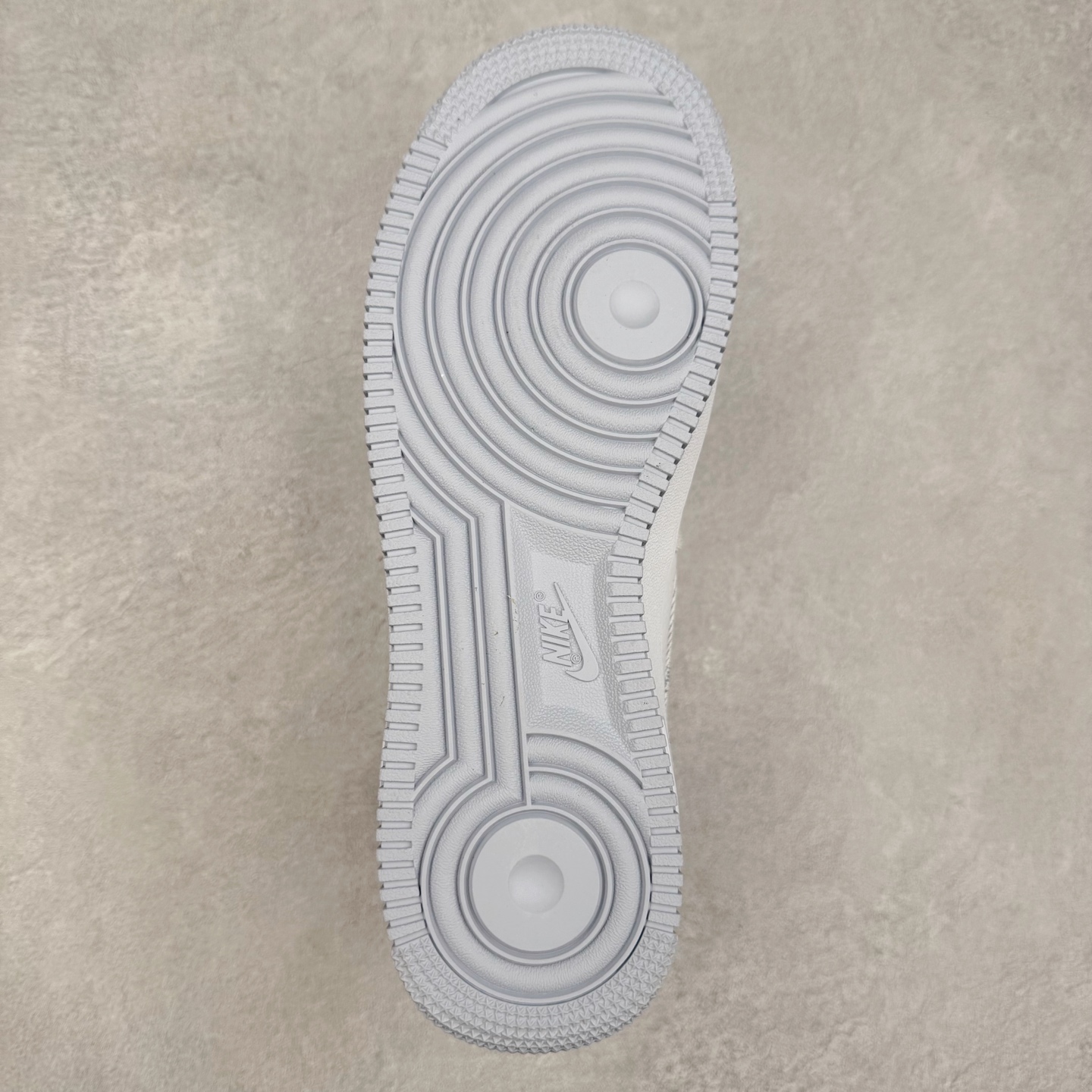 图片[9]-NK Air Force 1´07 Low 空军一号低帮百搭休闲运动板鞋 SC0601-552 柔软、弹性十足的缓震性能和出色的中底设计 横跨复古与现代的外型结合 造就出风靡全球 三十多年的Force 1 直到今天还深受青睐 实拍调校N版已经零色差零失真 百分百还原实物色彩所见即所得 不存在货不对板色差等低级问题 选购参考实物拍摄 不混卖不参货 只用心做好货严格选品 承诺混一赔十 尺码：36 36.5 37.5 38 38.5 39 40 40.5 41 42 42.5 43 44 44.5 45-选品中心