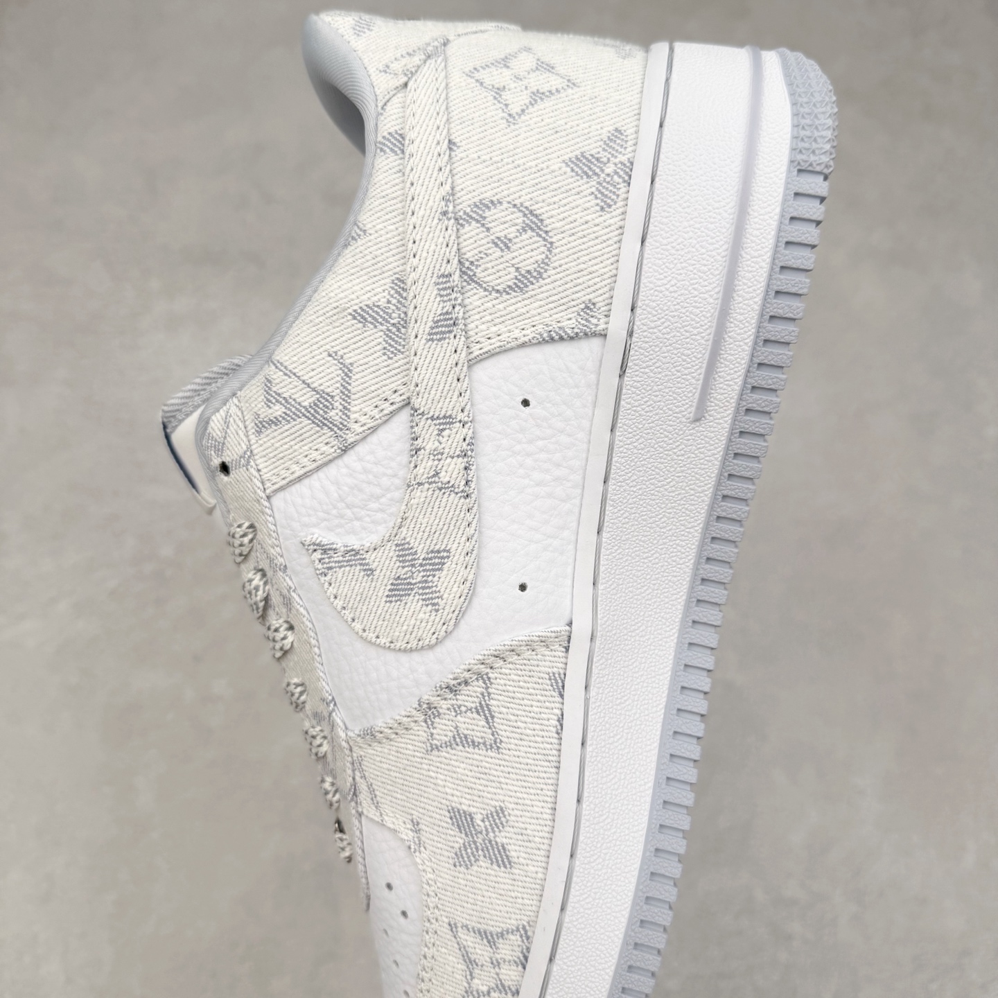 图片[7]-NK Air Force 1´07 Low 空军一号低帮百搭休闲运动板鞋 SC0601-552 柔软、弹性十足的缓震性能和出色的中底设计 横跨复古与现代的外型结合 造就出风靡全球 三十多年的Force 1 直到今天还深受青睐 实拍调校N版已经零色差零失真 百分百还原实物色彩所见即所得 不存在货不对板色差等低级问题 选购参考实物拍摄 不混卖不参货 只用心做好货严格选品 承诺混一赔十 尺码：36 36.5 37.5 38 38.5 39 40 40.5 41 42 42.5 43 44 44.5 45-选品中心