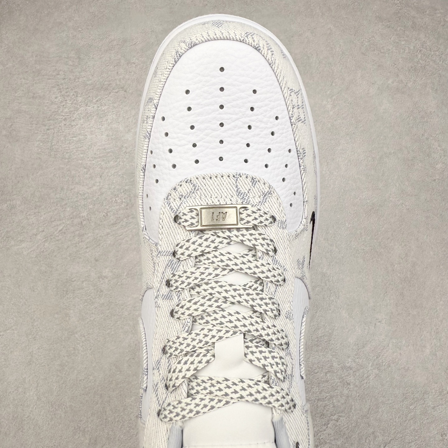 图片[4]-NK Air Force 1´07 Low 空军一号低帮百搭休闲运动板鞋 SC0601-552 柔软、弹性十足的缓震性能和出色的中底设计 横跨复古与现代的外型结合 造就出风靡全球 三十多年的Force 1 直到今天还深受青睐 实拍调校N版已经零色差零失真 百分百还原实物色彩所见即所得 不存在货不对板色差等低级问题 选购参考实物拍摄 不混卖不参货 只用心做好货严格选品 承诺混一赔十 尺码：36 36.5 37.5 38 38.5 39 40 40.5 41 42 42.5 43 44 44.5 45-选品中心