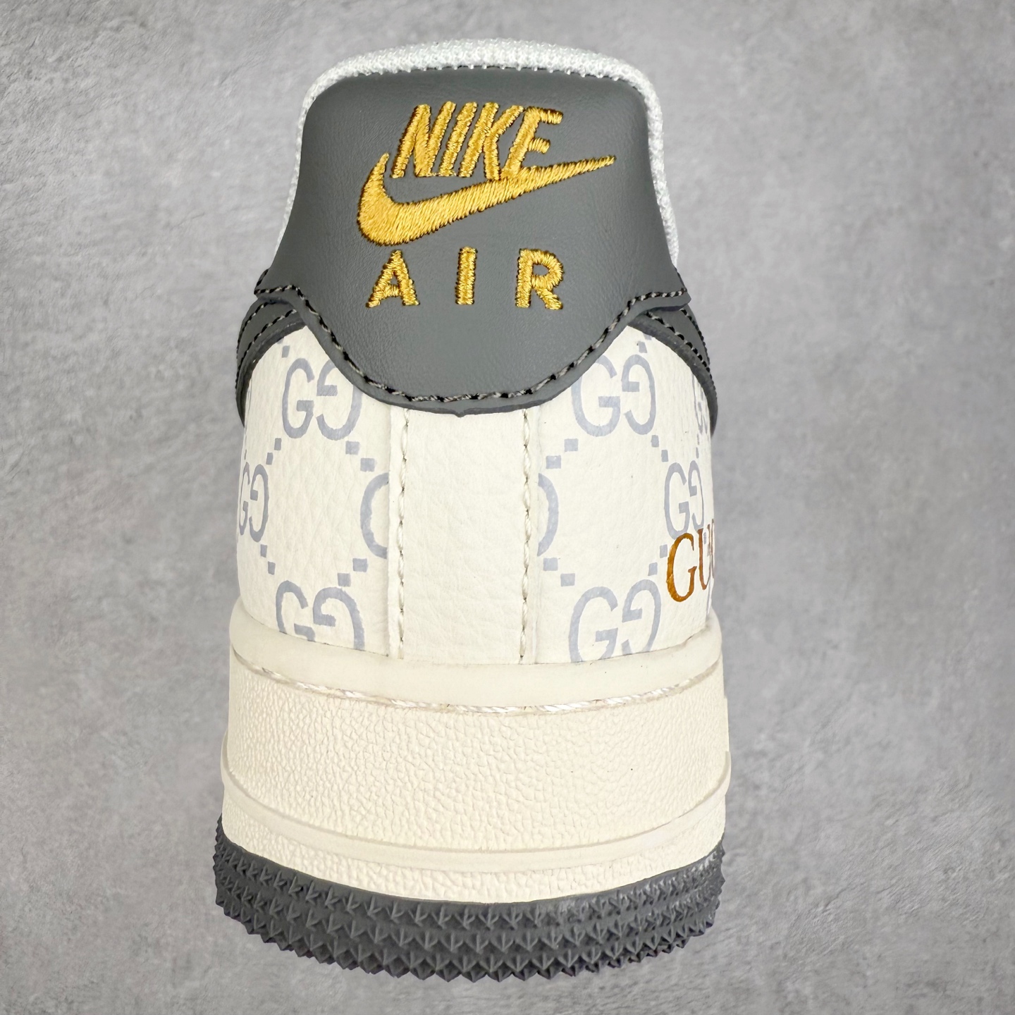 图片[8]-NK Air Force 1´07 Low 空军一号低帮百搭休闲运动板鞋 KJ1688-002 柔软、弹性十足的缓震性能和出色的中底设计 横跨复古与现代的外型结合 造就出风靡全球 三十多年的Force 1 直到今天还深受青睐 实拍调校N版已经零色差零失真 百分百还原实物色彩所见即所得 不存在货不对板色差等低级问题 选购参考实物拍摄 不混卖不参货 只用心做好货严格选品 承诺混一赔十 尺码：36 36.5 37.5 38 38.5 39 40 40.5 41 42 42.5 43 44 44.5 45-选品中心