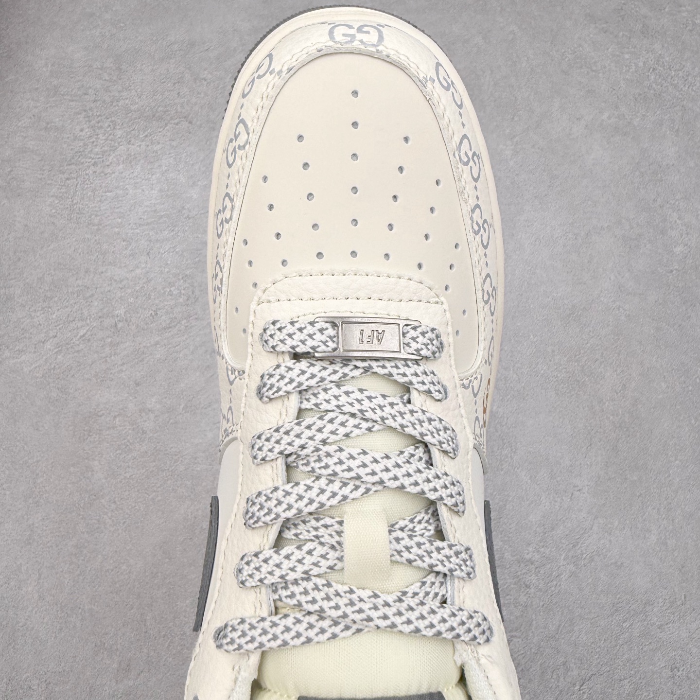 图片[4]-NK Air Force 1´07 Low 空军一号低帮百搭休闲运动板鞋 KJ1688-002 柔软、弹性十足的缓震性能和出色的中底设计 横跨复古与现代的外型结合 造就出风靡全球 三十多年的Force 1 直到今天还深受青睐 实拍调校N版已经零色差零失真 百分百还原实物色彩所见即所得 不存在货不对板色差等低级问题 选购参考实物拍摄 不混卖不参货 只用心做好货严格选品 承诺混一赔十 尺码：36 36.5 37.5 38 38.5 39 40 40.5 41 42 42.5 43 44 44.5 45-选品中心