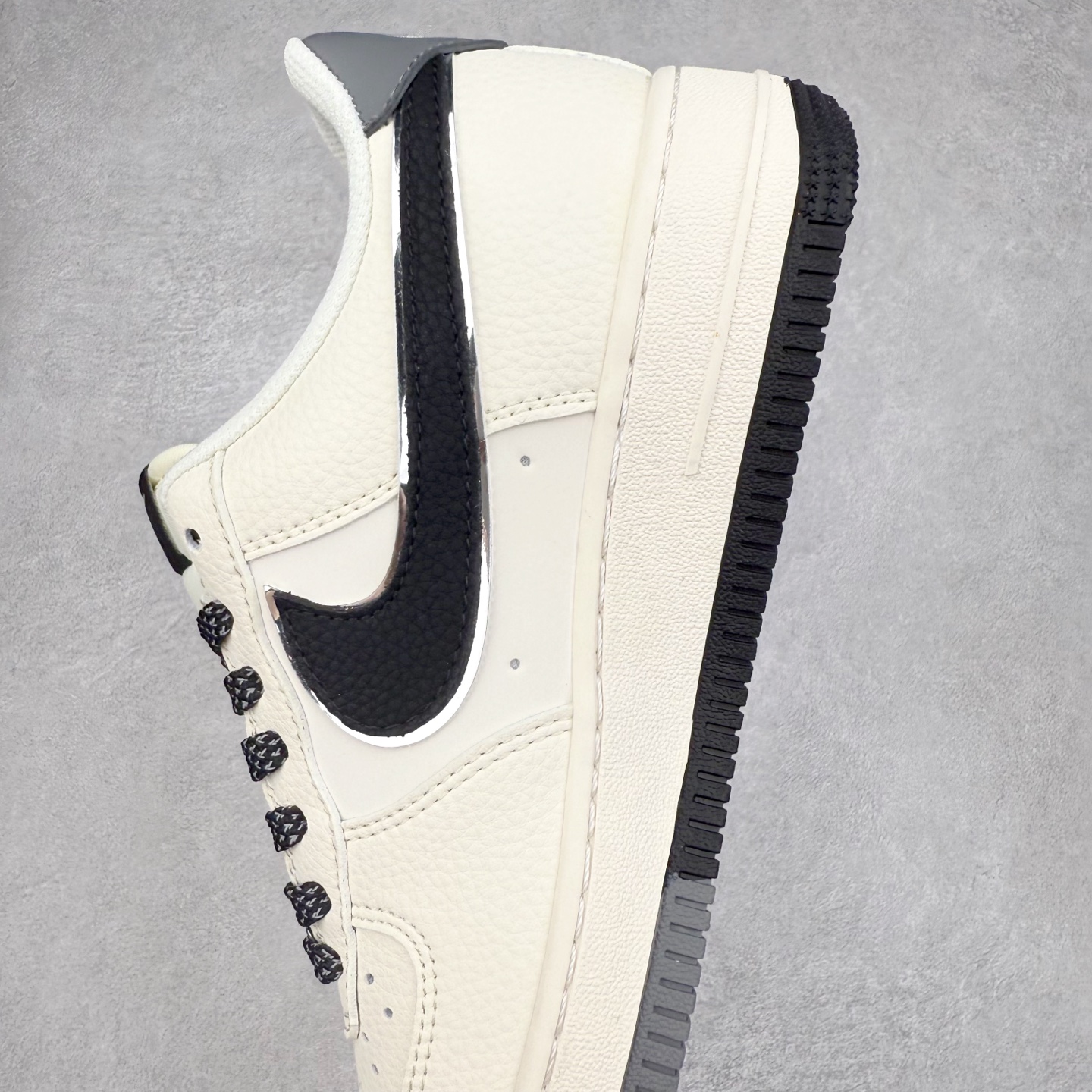 图片[7]-NK Air Force 1´07 Low 空军一号低帮百搭休闲运动板鞋 QW5836-005 柔软、弹性十足的缓震性能和出色的中底设计 横跨复古与现代的外型结合 造就出风靡全球 三十多年的Force 1 直到今天还深受青睐 实拍调校N版已经零色差零失真 百分百还原实物色彩所见即所得 不存在货不对板色差等低级问题 选购参考实物拍摄 不混卖不参货 只用心做好货严格选品 承诺混一赔十 尺码：36 36.5 37.5 38 38.5 39 40 40.5 41 42 42.5 43 44 44.5 45-选品中心