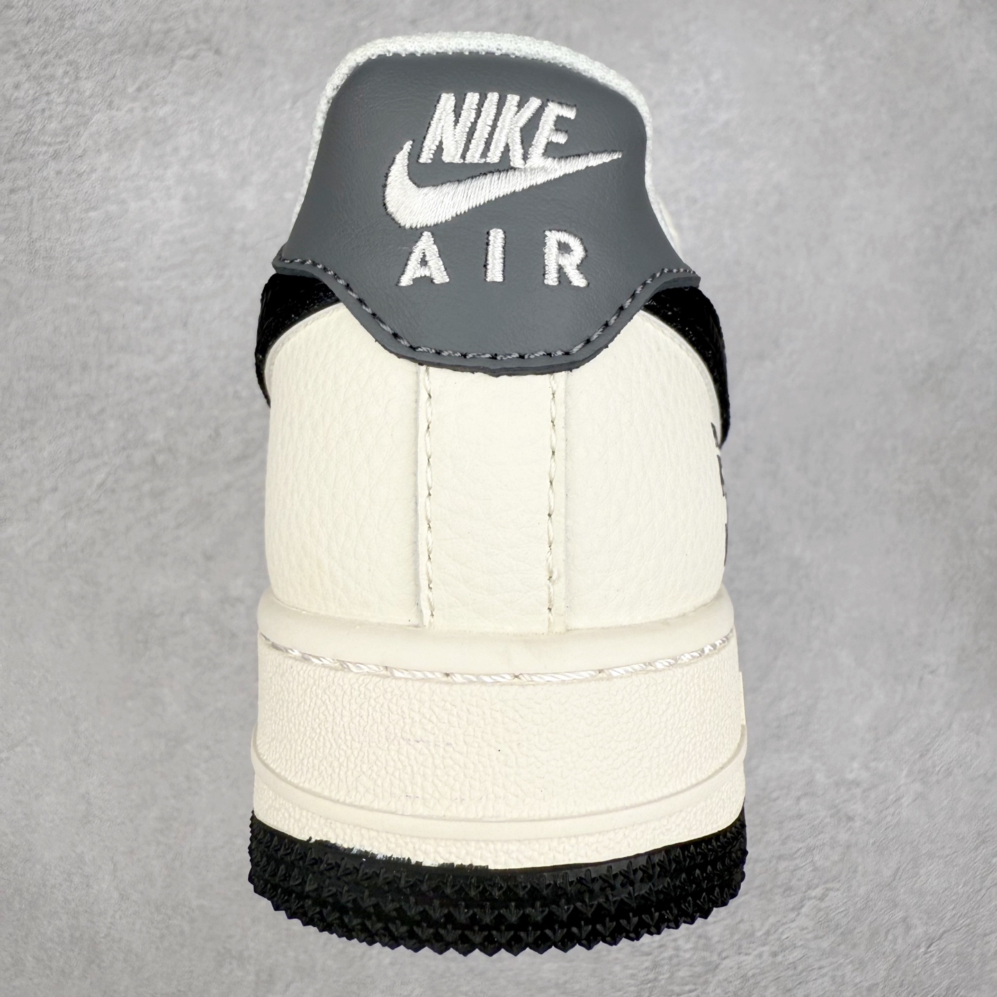 图片[8]-NK Air Force 1´07 Low 空军一号低帮百搭休闲运动板鞋 QW5836-005 柔软、弹性十足的缓震性能和出色的中底设计 横跨复古与现代的外型结合 造就出风靡全球 三十多年的Force 1 直到今天还深受青睐 实拍调校N版已经零色差零失真 百分百还原实物色彩所见即所得 不存在货不对板色差等低级问题 选购参考实物拍摄 不混卖不参货 只用心做好货严格选品 承诺混一赔十 尺码：36 36.5 37.5 38 38.5 39 40 40.5 41 42 42.5 43 44 44.5 45-选品中心