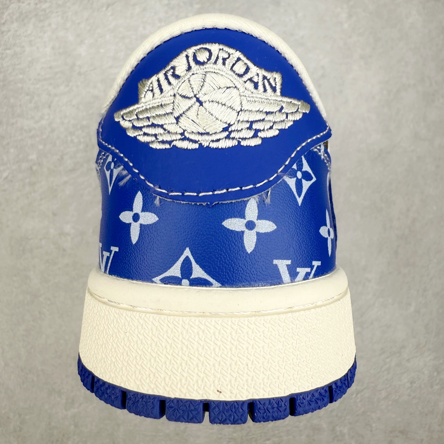 图片[8]-TS x Air Jordan AJ1 Low 倒钩低帮联名定制配色 XQ1979-003 原厂内置气垫魔块 A模大底 头层小牛皮 鞋舌AJ原厂专用牛津布+AJ专用反口珍珠布+原厂无杂质高弹内里海棉+特殊封边弹力鞋带 实拍调校N版已经零色差零失真 百分百还原实物色彩所见即所得 不存在货不对板色差等低级问题 选购参考实物拍摄 不混卖不参货 只用心做好货严格选品 承诺混一赔十 尺码：36 36.5 37.5 38 38.5 39 40 40.5 41 42 42.5 43 44 44.5 45-选品中心