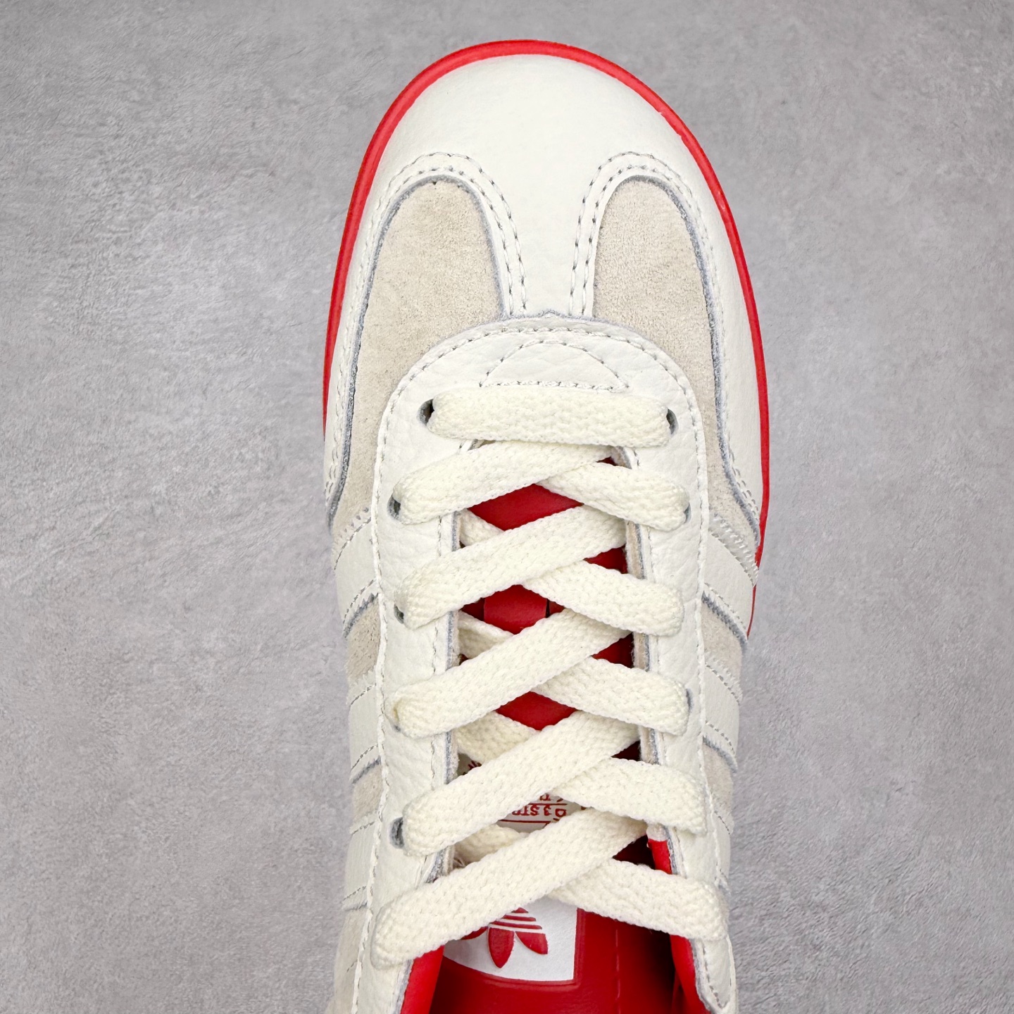 图片[4]-＃纯原福利 AD Original Gazelle Indoor Trainers 瞪羚室内鞋系列低帮复古百搭休闲运动德训风板鞋 JI2717 长期补货超性价比特供批次 原厂定制长毛翻毛皮组合环保纤维革鞋面材质 内置环保海玻璃鞋垫 外置RB橡胶大底 产品品控稳定性领先行业 原厂全套原楦原纸板冲刀磨具开发 原厂皮料加持 原厂港宝加持定型后跟R度完美 将复古进行到底 简约流畅 三十年不变经典 这款Gazelle运动鞋 无论面料、配色、质感或设计 都只在重现其1991年原款的经典 皮革鞋面 撞色三条纹和鞋跟标的设计 力求呈现90年代的经典复古风潮 Samba火热的同时 也带动了其它的复古鞋型 Gazelle便是其中一只 Gazelle Indoor拥有包边更宽的T字型鞋头 更好的保护运动员的前掌 浓浓的复古氛围感 非常适合现在流行的Cleanfit风格 尺码：35 36 36⅔ 37⅓ 38 38⅔ 39⅓ 40 40⅔ 41⅓ 42 42⅔ 43⅓ 44 44⅔ 45-选品中心