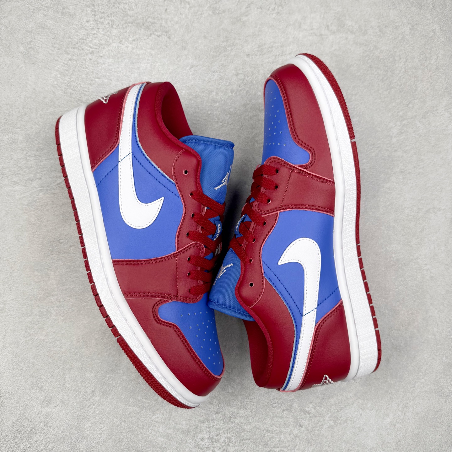 图片[3]-＃K版 Air Jordan AJ1 Low 低帮 酒红蓝 DC0774-604 全新流水线出品 DT版本唯一平替选择 市场第二梯队最强版 全部原鞋开发 原楦原纸板开发 全鞋电脑针车 原厂内置全掌气垫 原盒内在原标 唯一Zp原版鞋带绑法 免检产品 全新2022版型 全头层皮料 完美零毛边处理 原厂配置全掌气垫 价格定位良心 几十个配色陆续出货 实拍调校N版已经零色差零失真 百分百还原实物色彩所见即所得 不存在货不对板色差等低级问题 选购参考实物拍摄 不混卖不参货 只用心做好货严格选品 承诺混一赔十 尺码：36 36.5 37.5 38 38.5 39 40 40.5 41 42 42.5 43 44 44.5 45-选品中心