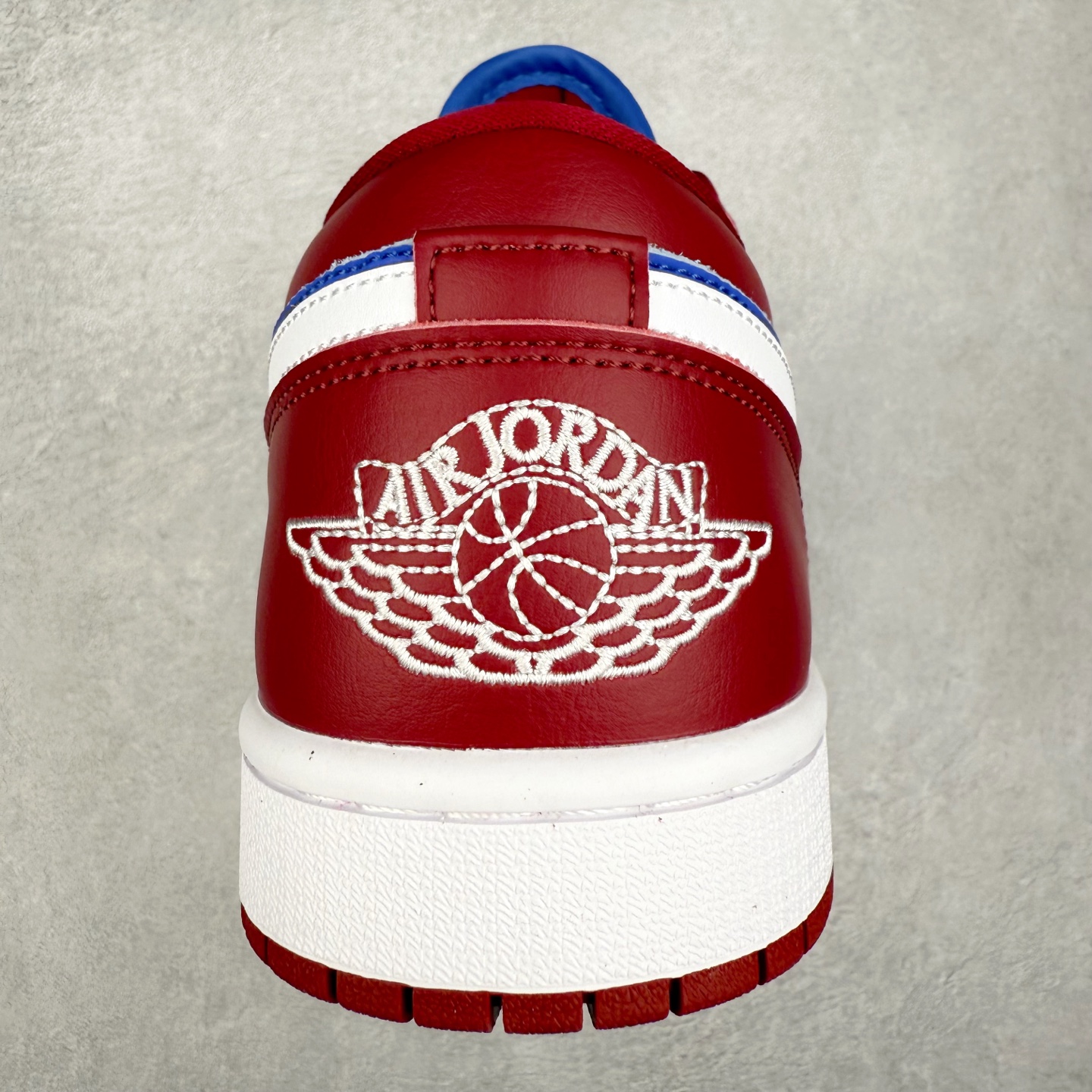 图片[8]-＃K版 Air Jordan AJ1 Low 低帮 酒红蓝 DC0774-604 全新流水线出品 DT版本唯一平替选择 市场第二梯队最强版 全部原鞋开发 原楦原纸板开发 全鞋电脑针车 原厂内置全掌气垫 原盒内在原标 唯一Zp原版鞋带绑法 免检产品 全新2022版型 全头层皮料 完美零毛边处理 原厂配置全掌气垫 价格定位良心 几十个配色陆续出货 实拍调校N版已经零色差零失真 百分百还原实物色彩所见即所得 不存在货不对板色差等低级问题 选购参考实物拍摄 不混卖不参货 只用心做好货严格选品 承诺混一赔十 尺码：36 36.5 37.5 38 38.5 39 40 40.5 41 42 42.5 43 44 44.5 45-选品中心