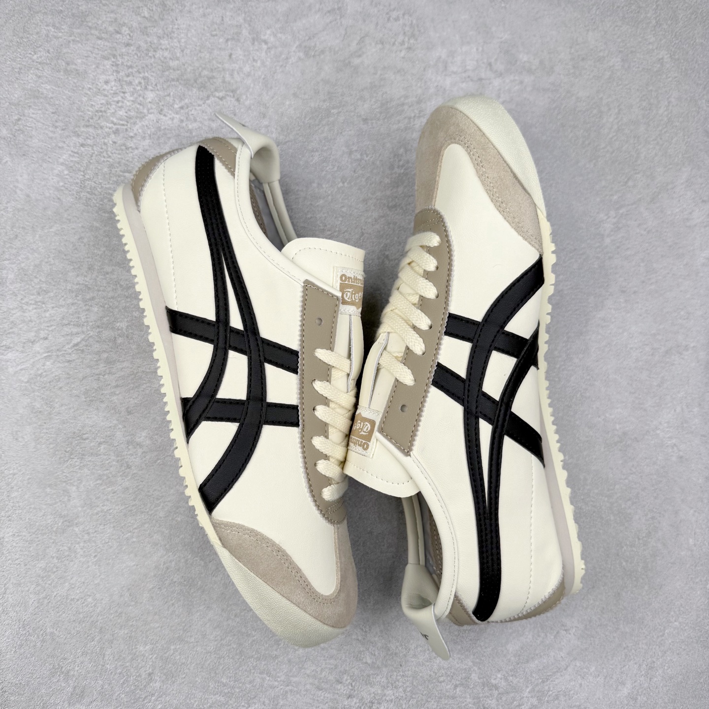 图片[3]-Asics Onitsuka Tiger MEXICO 66 亚瑟士鬼冢虎复古经典板鞋 市场王者选手 海外订单工厂出品 长期生产补货永不断码 超成熟稳定的做工品控 原装全套纸板楦头开发 原汁原味 完美呈现版型 私模正确鞋底咬花纹路 一比一鞋头弧度高度鞋身弧度 绝不口嗨 细节品控鞋型随意秒杀市面 原档咬花纹路私模大底 一个单元有六个三角形 总体形拼接呈现花瓣状 官方四联吊牌 原装Ortholite轻量化鞋垫 原盒原配 质保卡 说明书 钢印防尘纸 纸板中底带钢印 乳胶组合鞋垫 支持全方位的对比专柜 产品从款式颜色造型上体现出追求舒适和细节的完美 鞋类更是推崇手工制作的严谨与完美 融舒适性与可穿性的设计风格 注重细节的完美和别致魅力 既保持稳重 又不失轻松的时尚感 尺码：36 37 37.5 38 39 39.5 40 40.5 41.5 42 42.5 43.5 44 45-选品中心