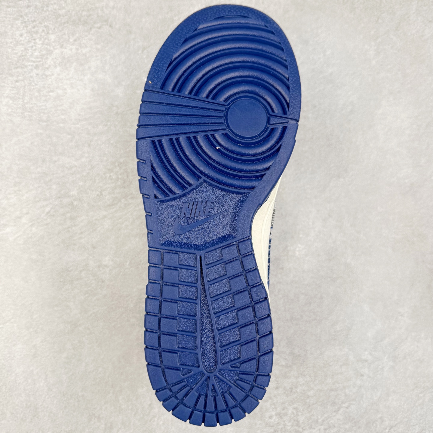 图片[9]-NK Dunk Low 定制配色 SC9207-419 大厂出品 极力推荐 原装头层材料 独家版型蒸餾加工帶來的是更好的视觉和脚感体验大厂纯原品质出货 清洁度 电绣工艺 皮料切割干净无任何毛边 细节完美 实拍调校N版已经零色差零失真 百分百还原实物色彩所见即所得 不存在货不对板色差等低级问题 选购参考实物拍摄 不混卖不参货 只用心做好货严格选品 承诺混一赔十 尺码：36 36.5 37.5 38 38.5 39 40 40.5 41 42 42.5 43 44 44.5 45-选品中心