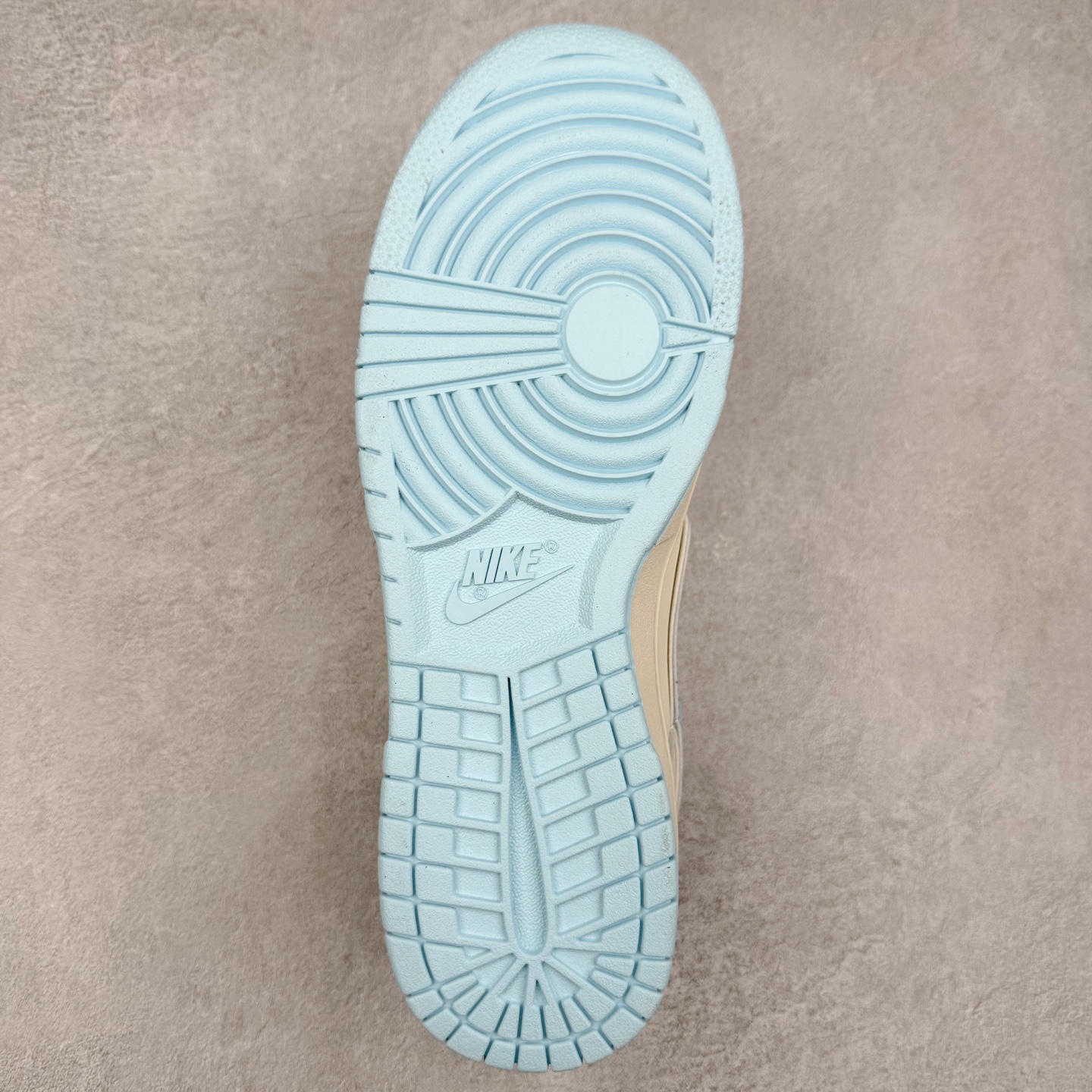 图片[9]-NK Dunk Low 定制配色 KK1333-048 大厂出品 极力推荐 原装头层材料 独家版型蒸餾加工帶來的是更好的视觉和脚感体验大厂纯原品质出货 清洁度 电绣工艺 皮料切割干净无任何毛边 细节完美 实拍调校N版已经零色差零失真 百分百还原实物色彩所见即所得 不存在货不对板色差等低级问题 选购参考实物拍摄 不混卖不参货 只用心做好货严格选品 承诺混一赔十 尺码：36 36.5 37.5 38 38.5 39 40 40.5 41 42 42.5 43 44 44.5 45-选品中心