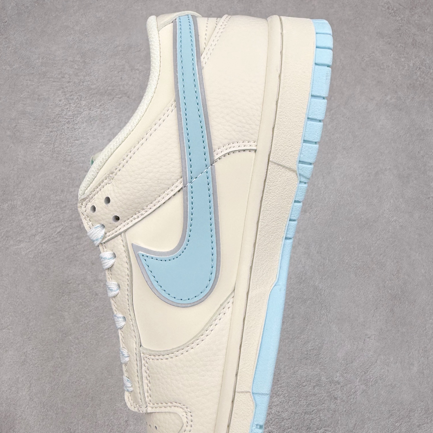 图片[7]-NK Dunk Low 定制配色 KK1333-048 大厂出品 极力推荐 原装头层材料 独家版型蒸餾加工帶來的是更好的视觉和脚感体验大厂纯原品质出货 清洁度 电绣工艺 皮料切割干净无任何毛边 细节完美 实拍调校N版已经零色差零失真 百分百还原实物色彩所见即所得 不存在货不对板色差等低级问题 选购参考实物拍摄 不混卖不参货 只用心做好货严格选品 承诺混一赔十 尺码：36 36.5 37.5 38 38.5 39 40 40.5 41 42 42.5 43 44 44.5 45-选品中心