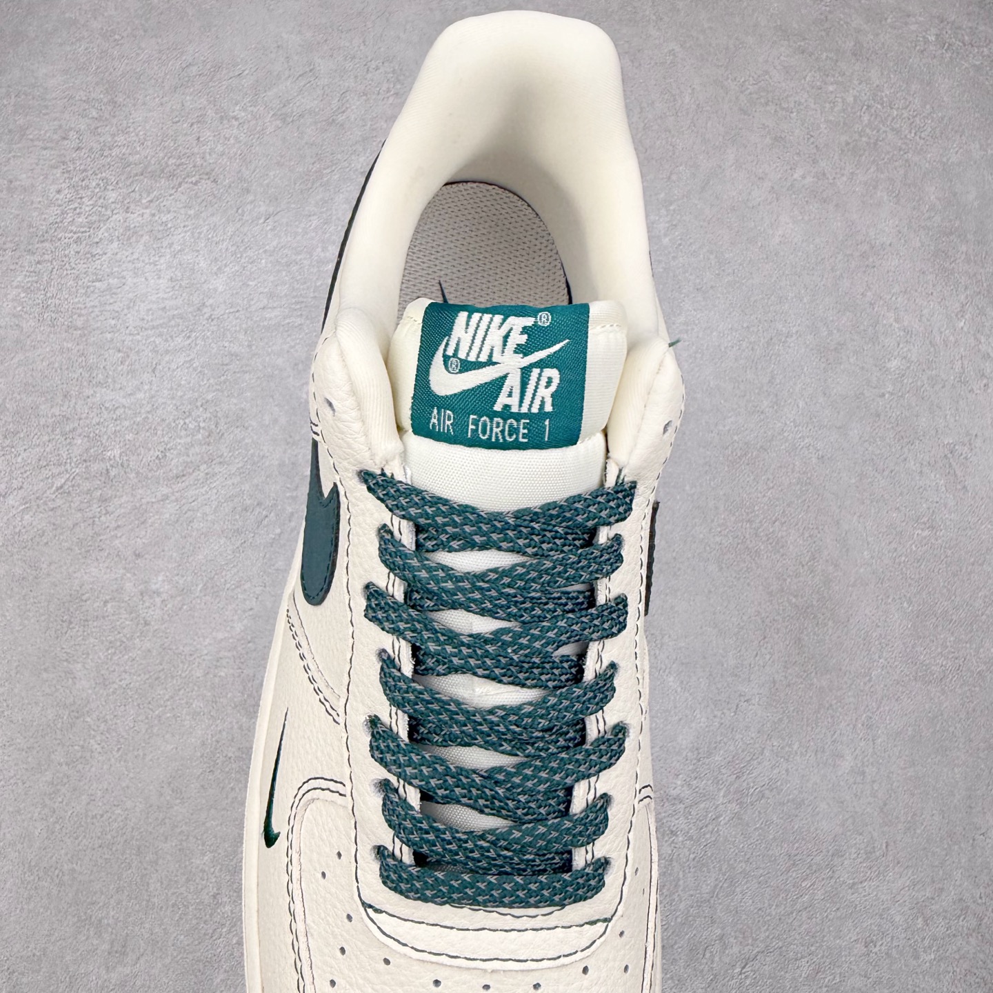 图片[5]-NK Air Force 1´07 Low 空军一号低帮百搭休闲运动板鞋 KJ1688-005 柔软、弹性十足的缓震性能和出色的中底设计 横跨复古与现代的外型结合 造就出风靡全球 三十多年的Force 1 直到今天还深受青睐 实拍调校N版已经零色差零失真 百分百还原实物色彩所见即所得 不存在货不对板色差等低级问题 选购参考实物拍摄 不混卖不参货 只用心做好货严格选品 承诺混一赔十 尺码：36 36.5 37.5 38 38.5 39 40 40.5 41 42 42.5 43 44 44.5 45-选品中心