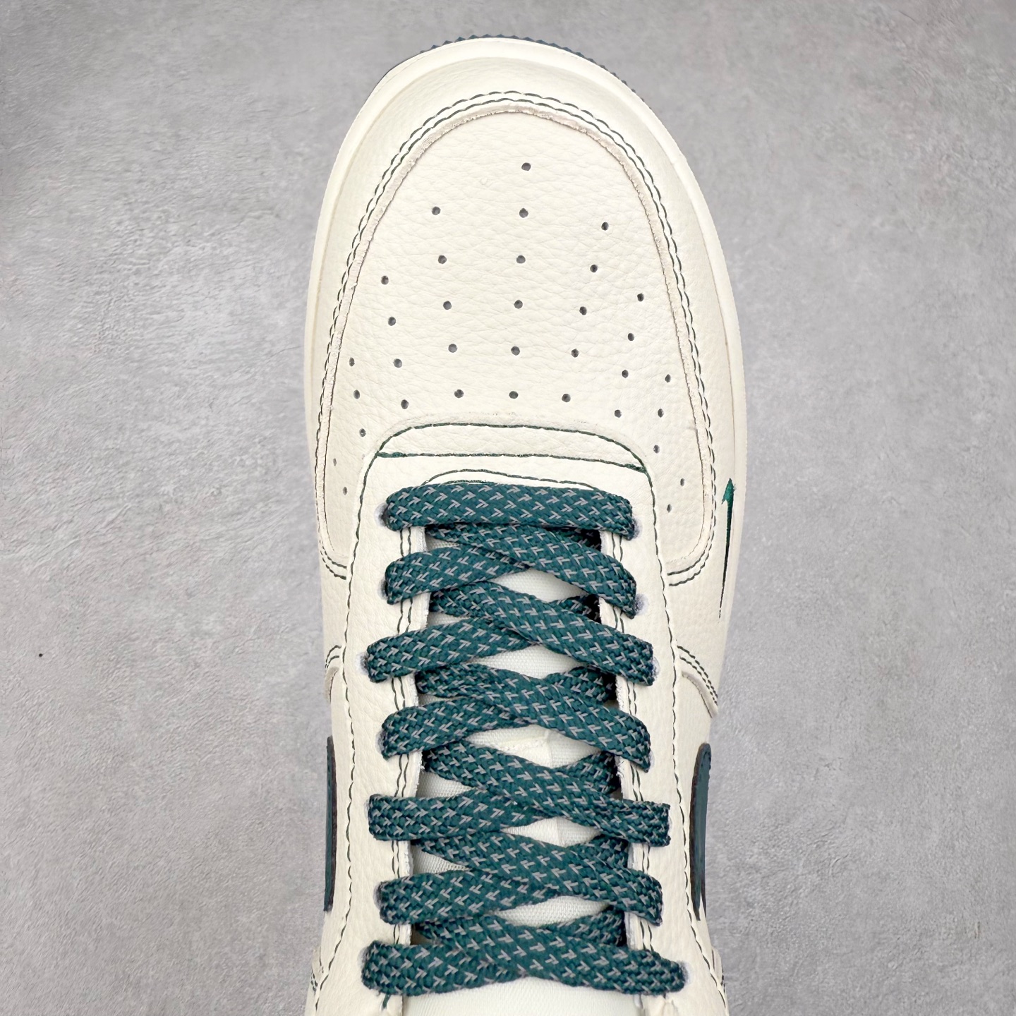 图片[4]-NK Air Force 1´07 Low 空军一号低帮百搭休闲运动板鞋 KJ1688-005 柔软、弹性十足的缓震性能和出色的中底设计 横跨复古与现代的外型结合 造就出风靡全球 三十多年的Force 1 直到今天还深受青睐 实拍调校N版已经零色差零失真 百分百还原实物色彩所见即所得 不存在货不对板色差等低级问题 选购参考实物拍摄 不混卖不参货 只用心做好货严格选品 承诺混一赔十 尺码：36 36.5 37.5 38 38.5 39 40 40.5 41 42 42.5 43 44 44.5 45-选品中心