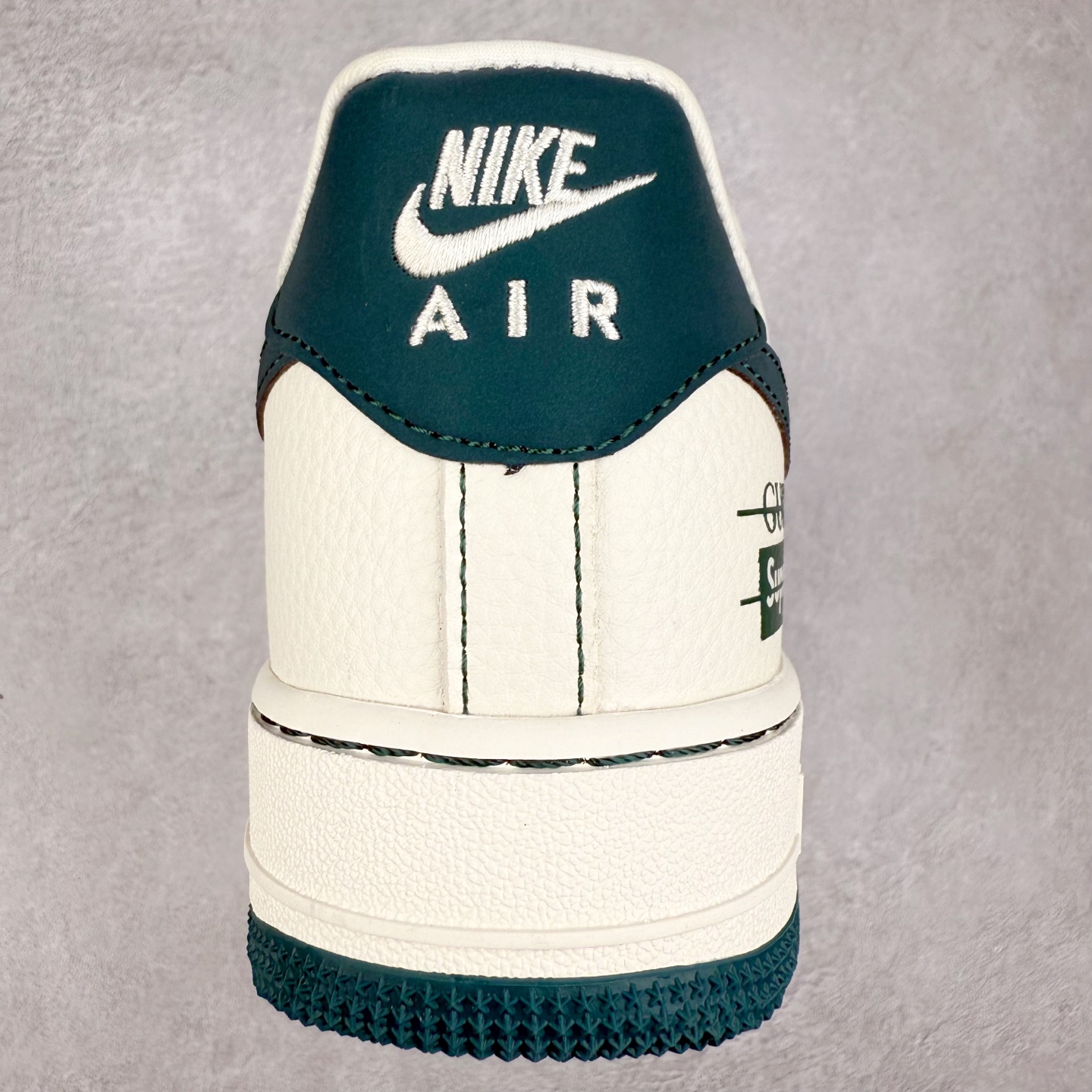 图片[8]-NK Air Force 1´07 Low 空军一号低帮百搭休闲运动板鞋 KJ1688-005 柔软、弹性十足的缓震性能和出色的中底设计 横跨复古与现代的外型结合 造就出风靡全球 三十多年的Force 1 直到今天还深受青睐 实拍调校N版已经零色差零失真 百分百还原实物色彩所见即所得 不存在货不对板色差等低级问题 选购参考实物拍摄 不混卖不参货 只用心做好货严格选品 承诺混一赔十 尺码：36 36.5 37.5 38 38.5 39 40 40.5 41 42 42.5 43 44 44.5 45-选品中心