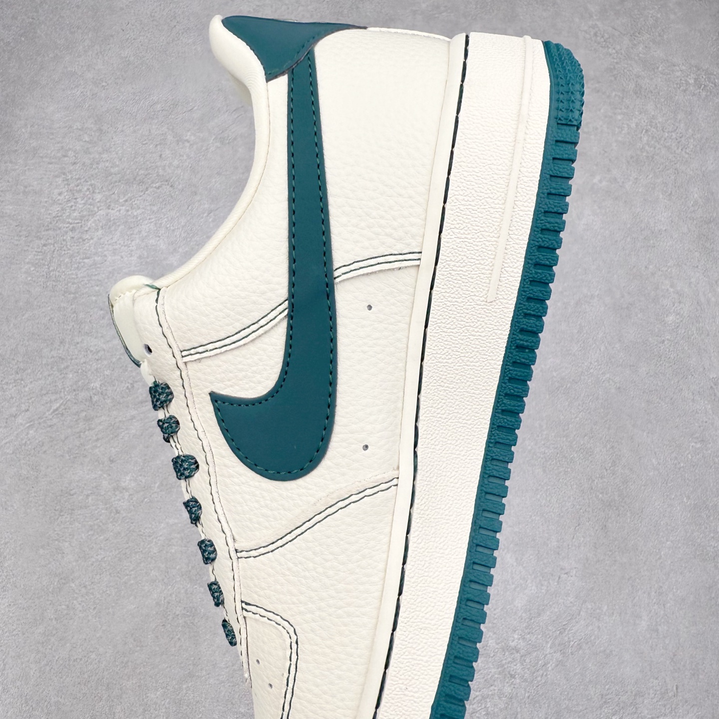 图片[7]-NK Air Force 1´07 Low 空军一号低帮百搭休闲运动板鞋 KJ1688-005 柔软、弹性十足的缓震性能和出色的中底设计 横跨复古与现代的外型结合 造就出风靡全球 三十多年的Force 1 直到今天还深受青睐 实拍调校N版已经零色差零失真 百分百还原实物色彩所见即所得 不存在货不对板色差等低级问题 选购参考实物拍摄 不混卖不参货 只用心做好货严格选品 承诺混一赔十 尺码：36 36.5 37.5 38 38.5 39 40 40.5 41 42 42.5 43 44 44.5 45-选品中心