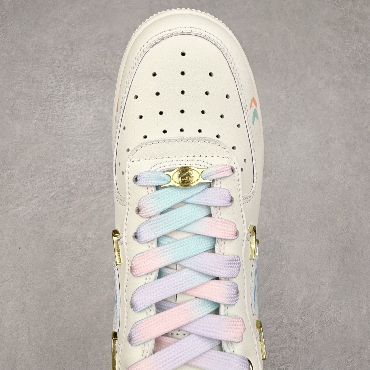 图片[4]-NK Air Force 1´07 Low 空军一号低帮百搭休闲运动板鞋 FV3654-211 柔软、弹性十足的缓震性能和出色的中底设计 横跨复古与现代的外型结合 造就出风靡全球 三十多年的Force 1 直到今天还深受青睐 实拍调校N版已经零色差零失真 百分百还原实物色彩所见即所得 不存在货不对板色差等低级问题 选购参考实物拍摄 不混卖不参货 只用心做好货严格选品 承诺混一赔十 尺码：36 36.5 37.5 38 38.5 39 40 40.5 41 42 42.5 43 44 44.5 45-选品中心