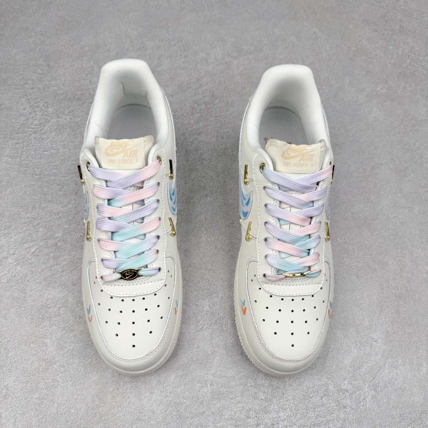 图片[2]-NK Air Force 1´07 Low 空军一号低帮百搭休闲运动板鞋 FV3654-211 柔软、弹性十足的缓震性能和出色的中底设计 横跨复古与现代的外型结合 造就出风靡全球 三十多年的Force 1 直到今天还深受青睐 实拍调校N版已经零色差零失真 百分百还原实物色彩所见即所得 不存在货不对板色差等低级问题 选购参考实物拍摄 不混卖不参货 只用心做好货严格选品 承诺混一赔十 尺码：36 36.5 37.5 38 38.5 39 40 40.5 41 42 42.5 43 44 44.5 45-选品中心