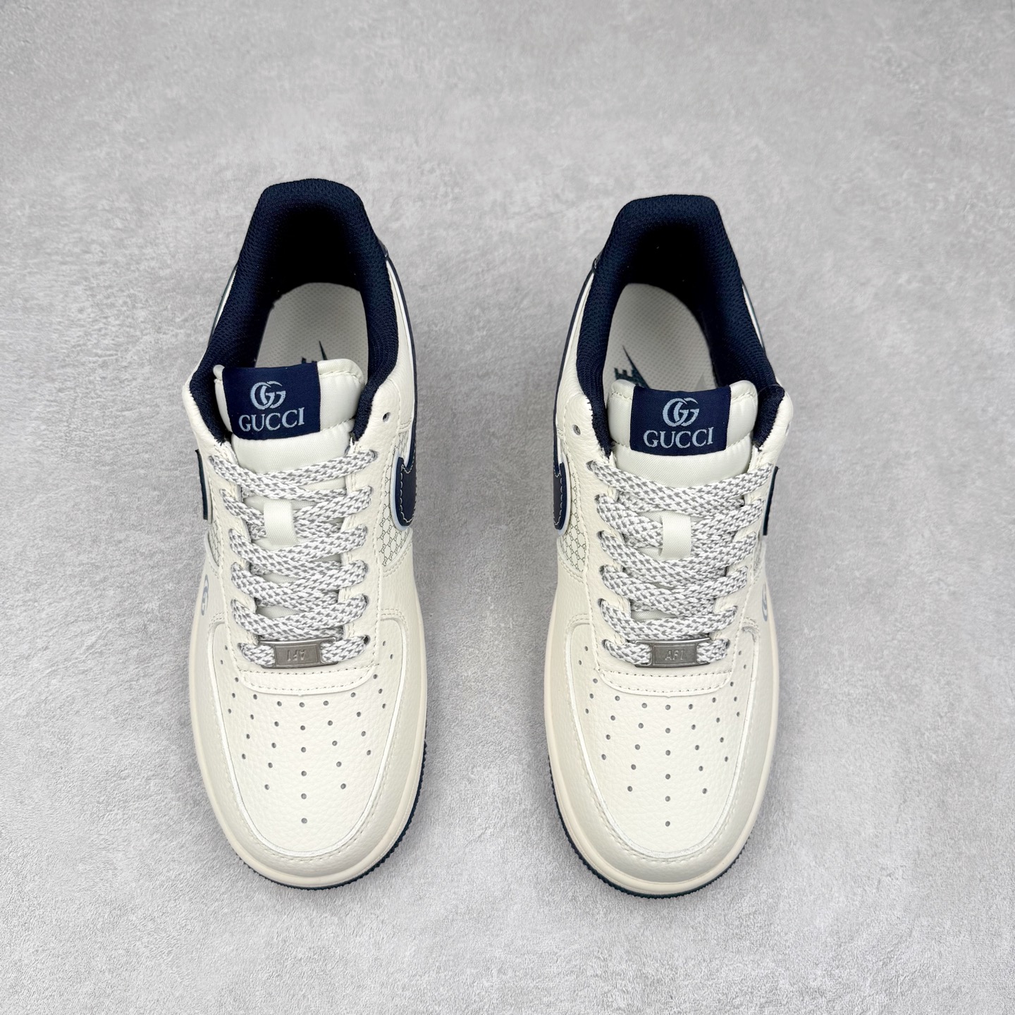 图片[2]-NK Air Force 1´07 Low 空军一号低帮百搭休闲运动板鞋 XS1958-564 柔软、弹性十足的缓震性能和出色的中底设计 横跨复古与现代的外型结合 造就出风靡全球 三十多年的Force 1 直到今天还深受青睐 实拍调校N版已经零色差零失真 百分百还原实物色彩所见即所得 不存在货不对板色差等低级问题 选购参考实物拍摄 不混卖不参货 只用心做好货严格选品 承诺混一赔十 尺码：36 36.5 37.5 38 38.5 39 40 40.5 41 42 42.5 43 44 44.5 45-选品中心