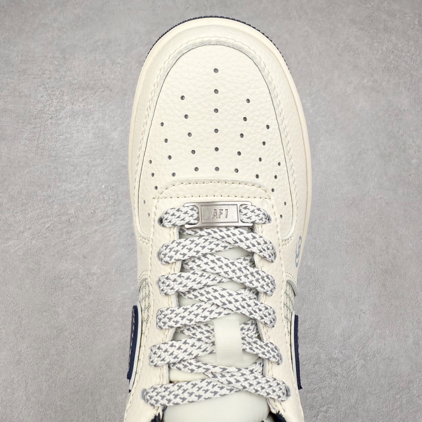 图片[4]-NK Air Force 1´07 Low 空军一号低帮百搭休闲运动板鞋 XS1958-564 柔软、弹性十足的缓震性能和出色的中底设计 横跨复古与现代的外型结合 造就出风靡全球 三十多年的Force 1 直到今天还深受青睐 实拍调校N版已经零色差零失真 百分百还原实物色彩所见即所得 不存在货不对板色差等低级问题 选购参考实物拍摄 不混卖不参货 只用心做好货严格选品 承诺混一赔十 尺码：36 36.5 37.5 38 38.5 39 40 40.5 41 42 42.5 43 44 44.5 45-选品中心