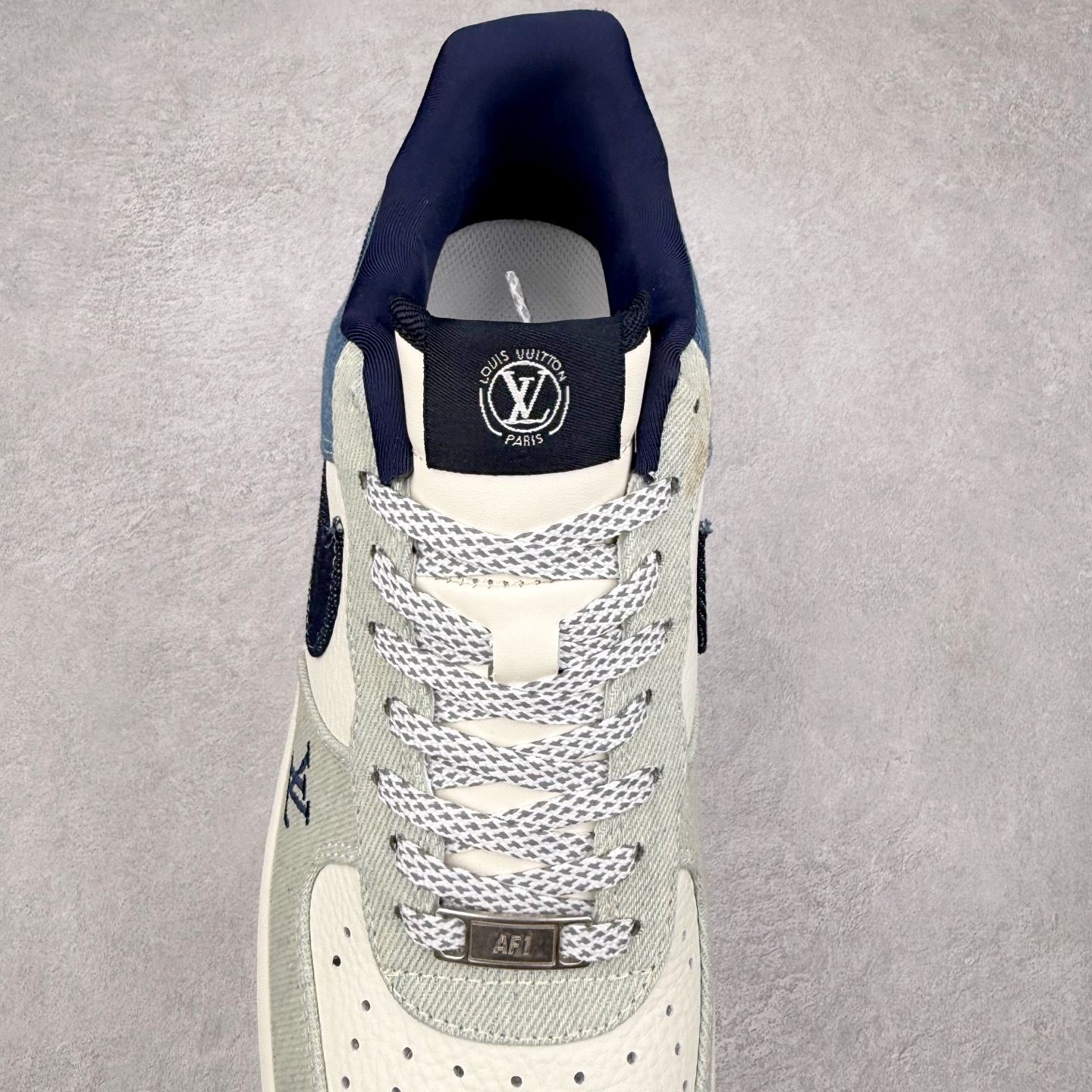 图片[5]-NK Air Force 1´07 Low 空军一号低帮百搭休闲运动板鞋 SC0601-551 柔软、弹性十足的缓震性能和出色的中底设计 横跨复古与现代的外型结合 造就出风靡全球 三十多年的Force 1 直到今天还深受青睐 实拍调校N版已经零色差零失真 百分百还原实物色彩所见即所得 不存在货不对板色差等低级问题 选购参考实物拍摄 不混卖不参货 只用心做好货严格选品 承诺混一赔十 尺码：36 36.5 37.5 38 38.5 39 40 40.5 41 42 42.5 43 44 44.5 45-选品中心