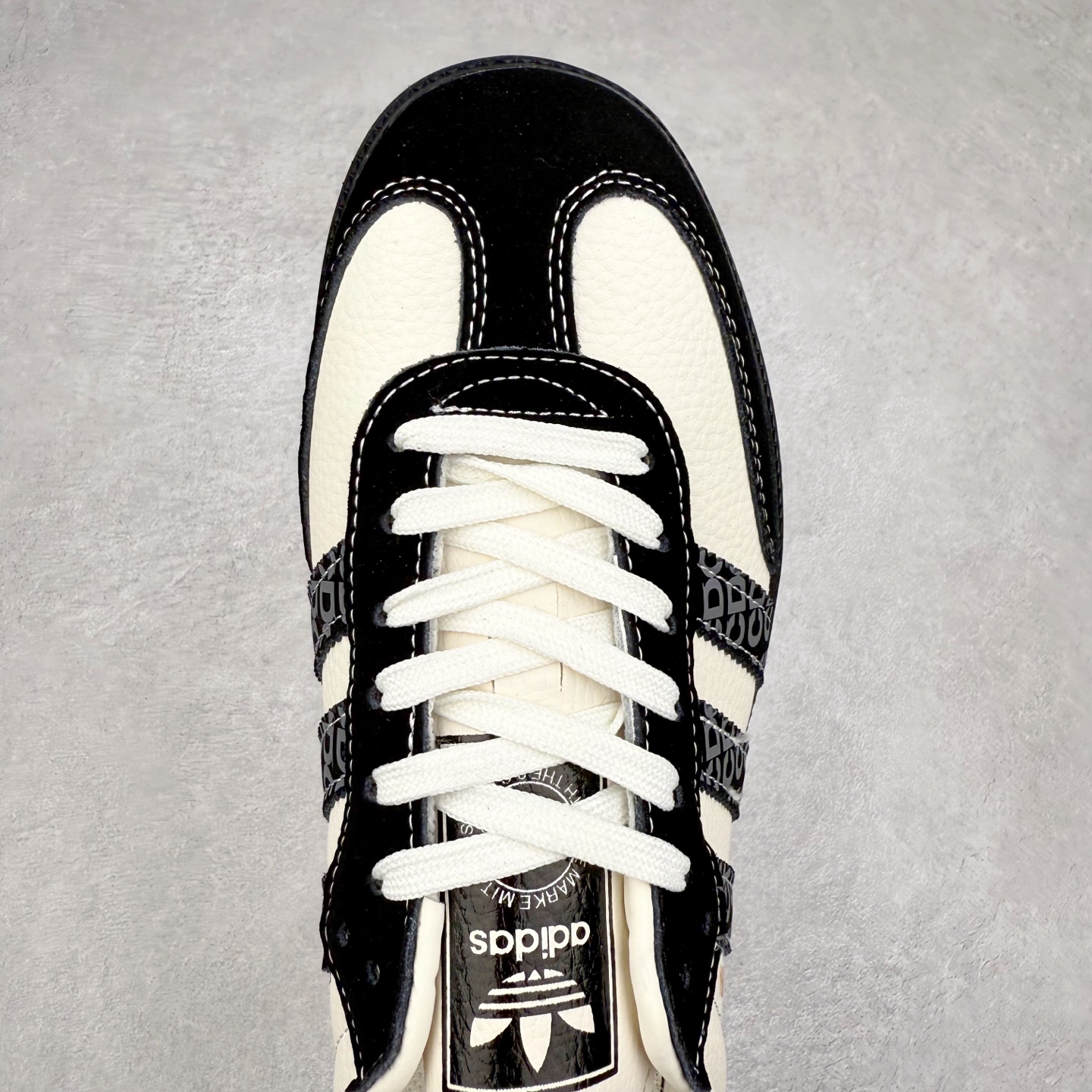 图片[4]-＃C2 AD Original Samba OG 复古经典轻便板鞋 定制配色 DX0006 这款桑巴鞋展示了高质量的工艺 带有装饰的超锁缝制和无缝的手感 柔软、柔软的皮革造型和标志性的3条纹完成了精致的外观 正规合身鞋带 鞋面上有绒面鞋垫 橡胶鞋底 享受正畸套筒软感 自50年代首次亮相以来就一直在赢得粉丝的青睐 尺码：36 36.5 37.5 38 38.5 39 40 40.5 41 42 42.5 43 44 44.5 45-选品中心