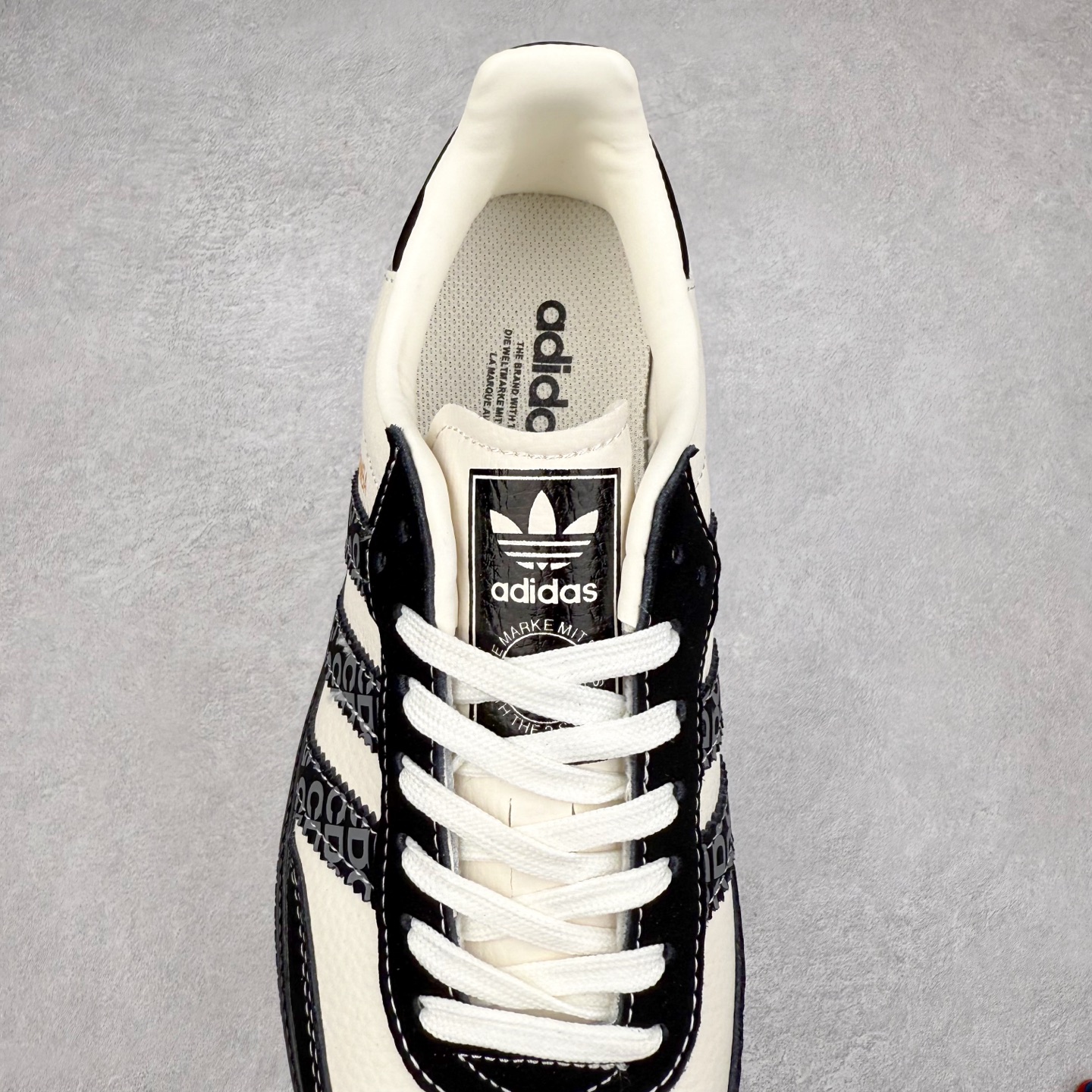 图片[5]-＃C2 AD Original Samba OG 复古经典轻便板鞋 定制配色 DX0006 这款桑巴鞋展示了高质量的工艺 带有装饰的超锁缝制和无缝的手感 柔软、柔软的皮革造型和标志性的3条纹完成了精致的外观 正规合身鞋带 鞋面上有绒面鞋垫 橡胶鞋底 享受正畸套筒软感 自50年代首次亮相以来就一直在赢得粉丝的青睐 尺码：36 36.5 37.5 38 38.5 39 40 40.5 41 42 42.5 43 44 44.5 45-选品中心