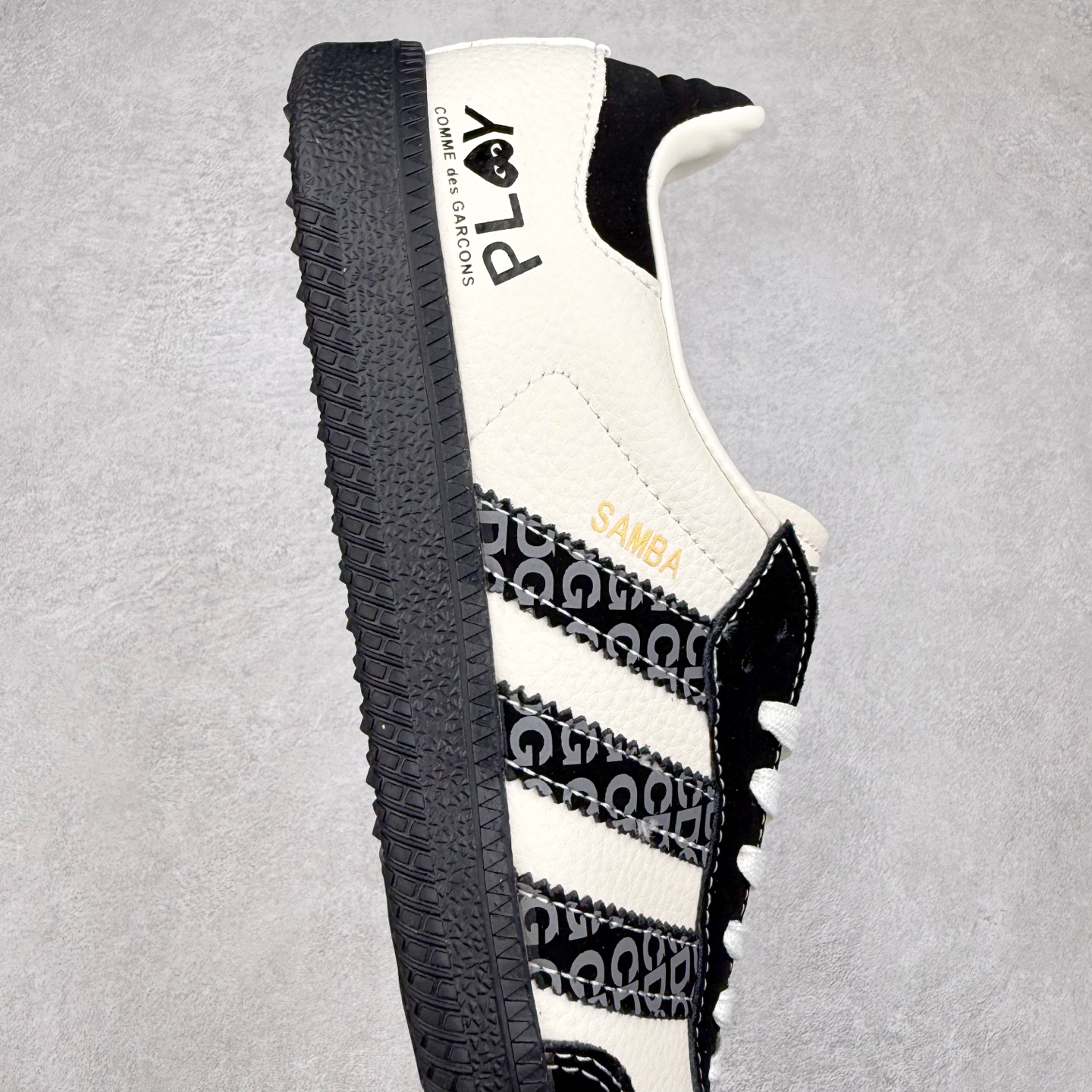 图片[6]-＃C2 AD Original Samba OG 复古经典轻便板鞋 定制配色 DX0006 这款桑巴鞋展示了高质量的工艺 带有装饰的超锁缝制和无缝的手感 柔软、柔软的皮革造型和标志性的3条纹完成了精致的外观 正规合身鞋带 鞋面上有绒面鞋垫 橡胶鞋底 享受正畸套筒软感 自50年代首次亮相以来就一直在赢得粉丝的青睐 尺码：36 36.5 37.5 38 38.5 39 40 40.5 41 42 42.5 43 44 44.5 45-选品中心