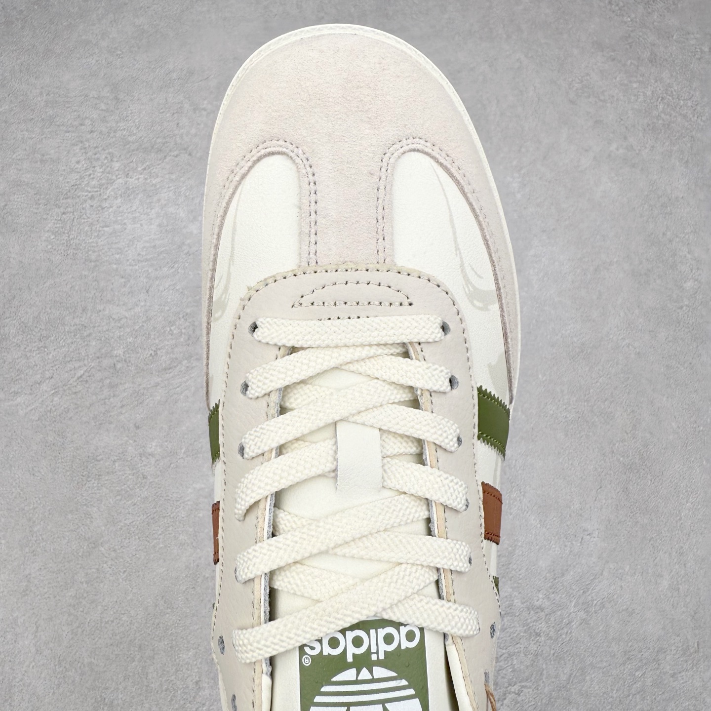 图片[4]-＃C2 AD Original Samba OG 复古经典轻便板鞋 定制配色 GJ75805 这款桑巴鞋展示了高质量的工艺 带有装饰的超锁缝制和无缝的手感 柔软、柔软的皮革造型和标志性的3条纹完成了精致的外观 正规合身鞋带 鞋面上有绒面鞋垫 橡胶鞋底 享受正畸套筒软感 自50年代首次亮相以来就一直在赢得粉丝的青睐 尺码：36 36.5 37.5 38 38.5 39 40 40.5 41 42 42.5 43 44 44.5 45-选品中心