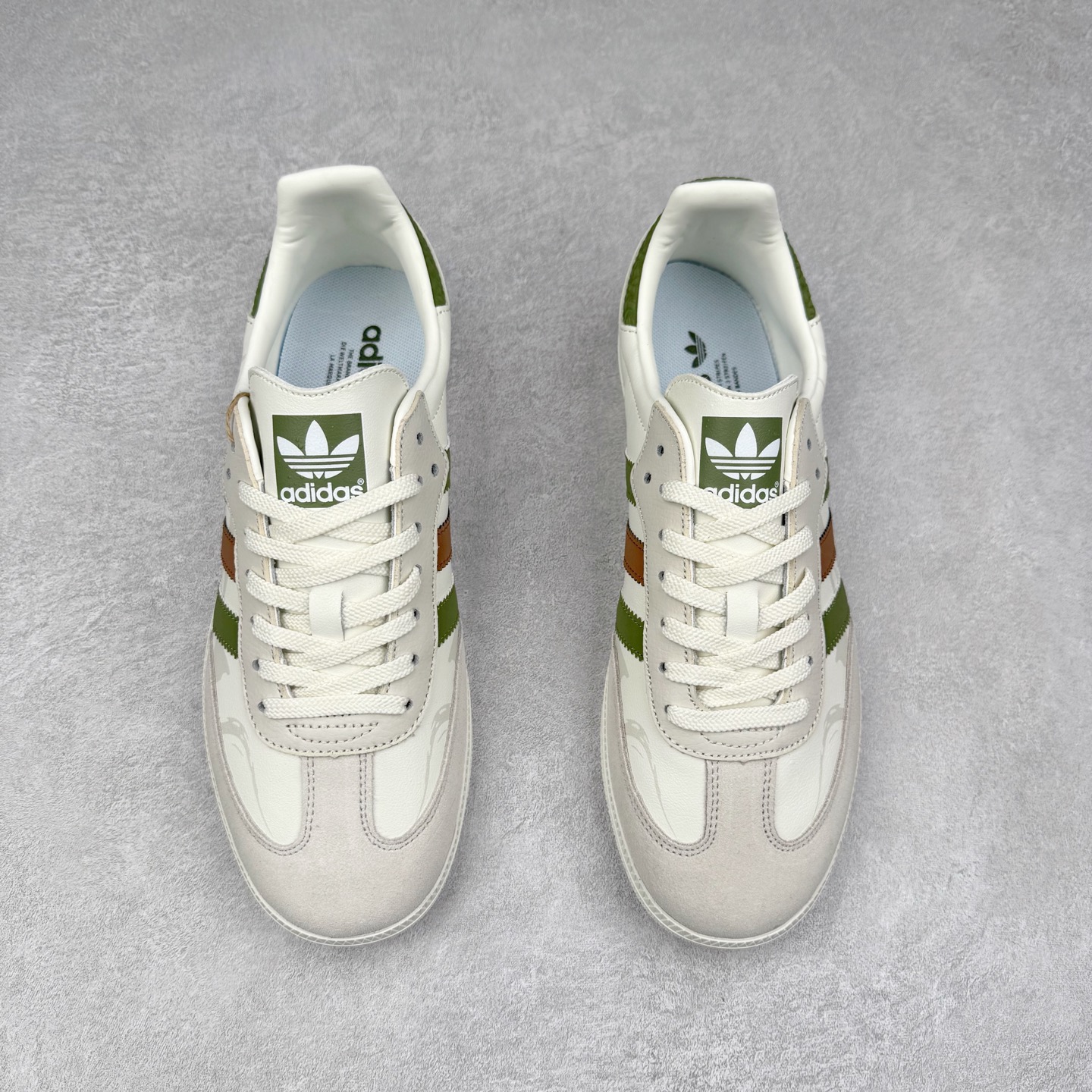 图片[2]-＃C2 AD Original Samba OG 复古经典轻便板鞋 定制配色 GJ75805 这款桑巴鞋展示了高质量的工艺 带有装饰的超锁缝制和无缝的手感 柔软、柔软的皮革造型和标志性的3条纹完成了精致的外观 正规合身鞋带 鞋面上有绒面鞋垫 橡胶鞋底 享受正畸套筒软感 自50年代首次亮相以来就一直在赢得粉丝的青睐 尺码：36 36.5 37.5 38 38.5 39 40 40.5 41 42 42.5 43 44 44.5 45-选品中心