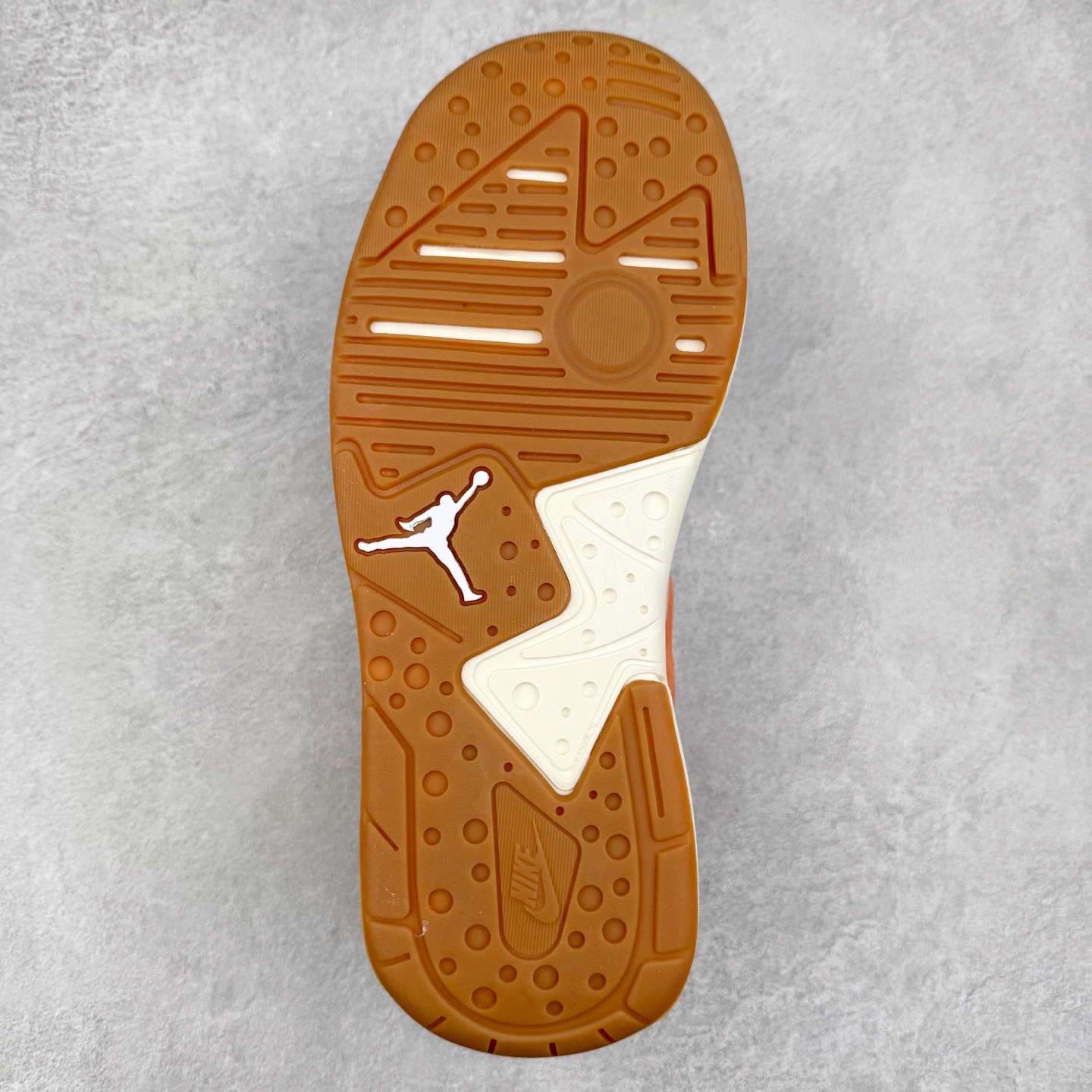 图片[9]-Jordan CMFT Era 时尚舒适 耐磨 低帮 复古篮球鞋 实拍调校N版已经零色差零失真 百分百还原实物色彩所见即所得 不存在货不对板色差等低级问题 选购参考实物拍摄 不混卖不参货 只用心做好货严格选品 承诺混一赔十 尺码：36 36.5 37.5 38 38.5 39 40 40.5 41 42 42.5 43 44 44.5 45 46-选品中心