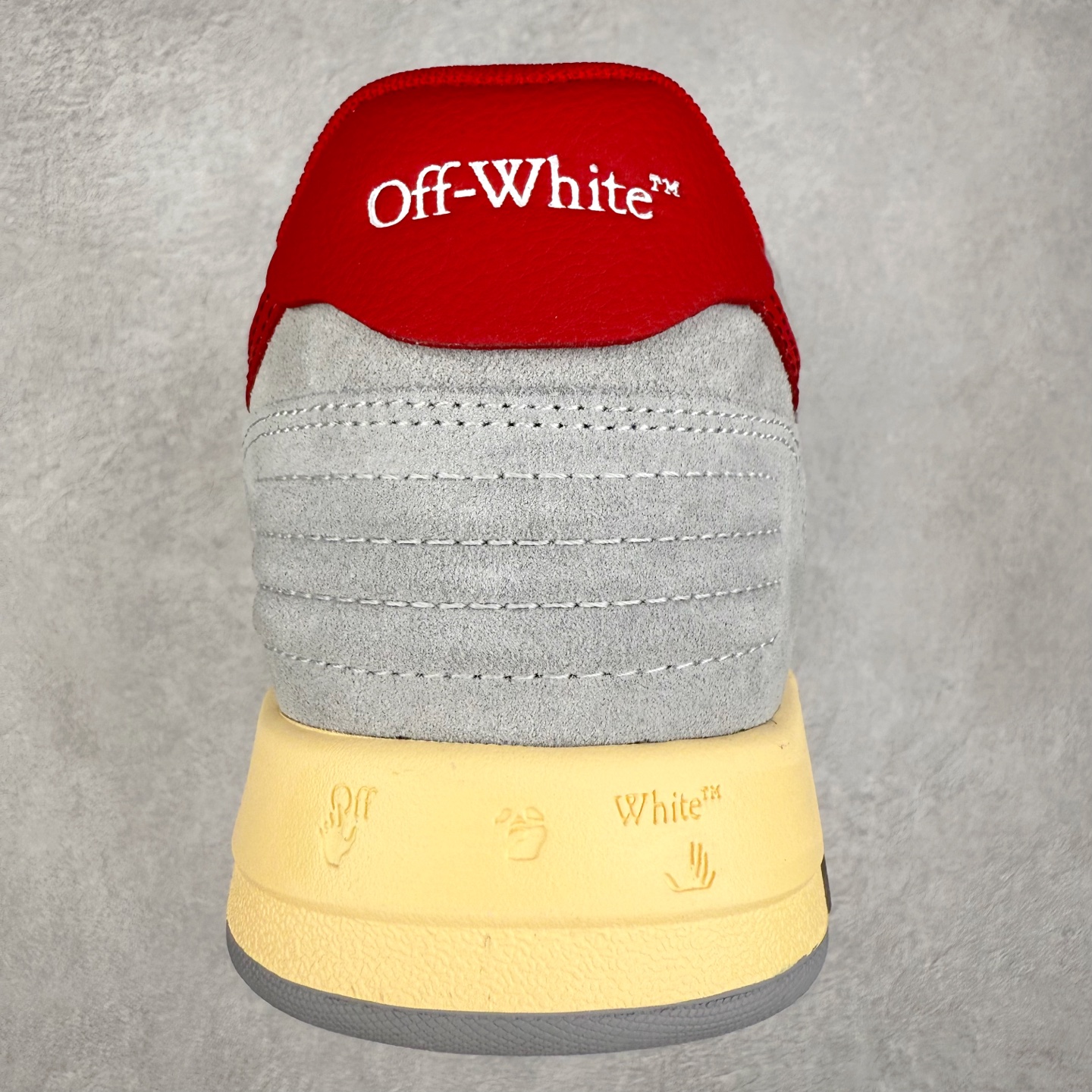 图片[8]-＃KX OFF-WHITE Out Of Office OW低帮时尚板鞋 全套原楦原纸版原鞋开模 全网最正确的版型 独家私模大底 最大开发至46码 大厂出品 细节到位 官方原盒原配 100加配色陆更新 终端控货 优势供应 续众明星上脚 由经典配色打造 箭头符号、ZipTie 标签、1ogo印花等经典元素皆在此呈现 让人一眼明了 Off-White 的潮流身份 单品以黑白配色皮质制成 饰有品牌标志性 zip Tie 束线带吊牌 侧面饰有 Arrows 图案 展现出品牌对街头风格的偏爱 尺码：36 37 38 39 40 41 42 43 44 45 46-选品中心