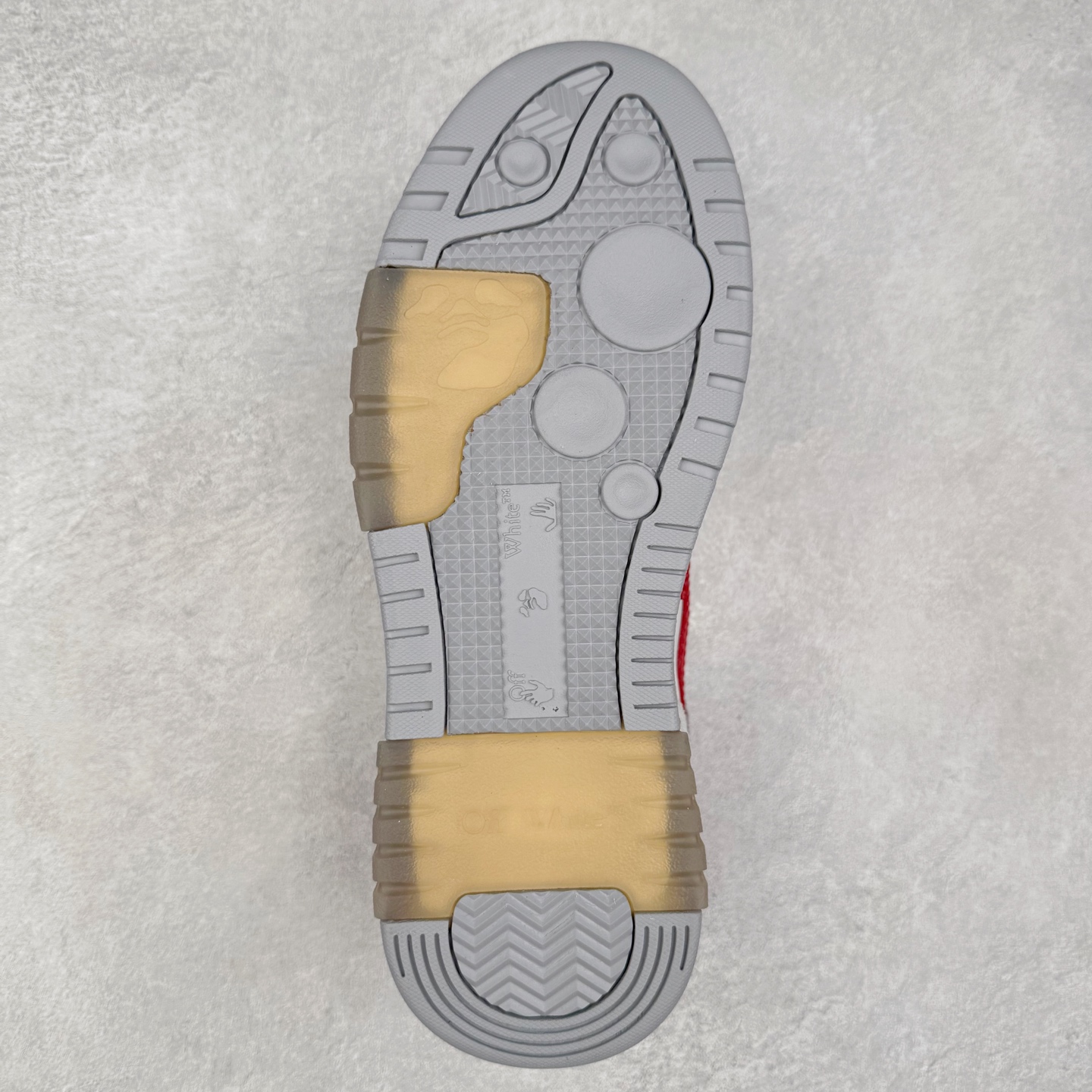 图片[9]-＃KX OFF-WHITE Out Of Office OW低帮时尚板鞋 全套原楦原纸版原鞋开模 全网最正确的版型 独家私模大底 最大开发至46码 大厂出品 细节到位 官方原盒原配 100加配色陆更新 终端控货 优势供应 续众明星上脚 由经典配色打造 箭头符号、ZipTie 标签、1ogo印花等经典元素皆在此呈现 让人一眼明了 Off-White 的潮流身份 单品以黑白配色皮质制成 饰有品牌标志性 zip Tie 束线带吊牌 侧面饰有 Arrows 图案 展现出品牌对街头风格的偏爱 尺码：36 37 38 39 40 41 42 43 44 45 46-选品中心