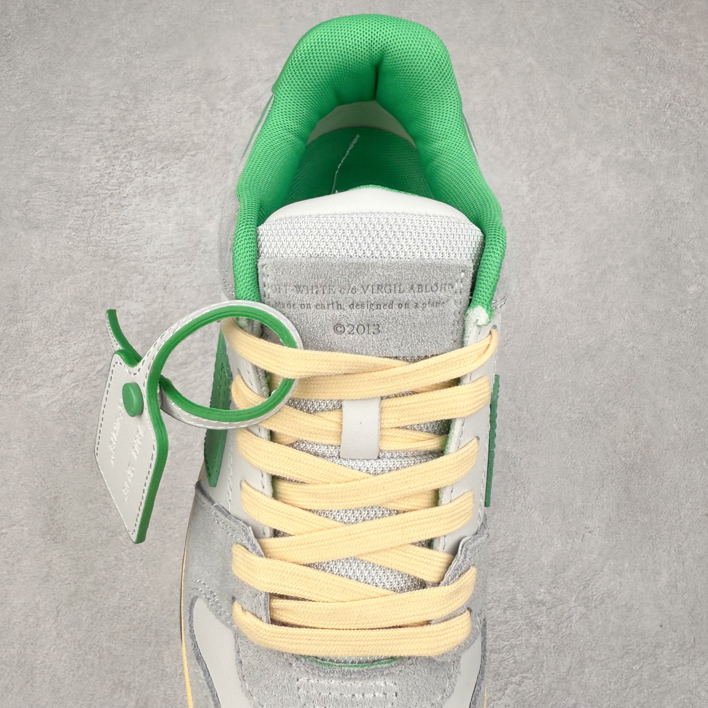 图片[5]-＃KX OFF-WHITE Out Of Office OW低帮时尚板鞋 全套原楦原纸版原鞋开模 全网最正确的版型 独家私模大底 最大开发至46码 大厂出品 细节到位 官方原盒原配 100加配色陆更新 终端控货 优势供应 续众明星上脚 由经典配色打造 箭头符号、ZipTie 标签、1ogo印花等经典元素皆在此呈现 让人一眼明了 Off-White 的潮流身份 单品以黑白配色皮质制成 饰有品牌标志性 zip Tie 束线带吊牌 侧面饰有 Arrows 图案 展现出品牌对街头风格的偏爱 尺码：36 37 38 39 40 41 42 43 44 45 46-选品中心