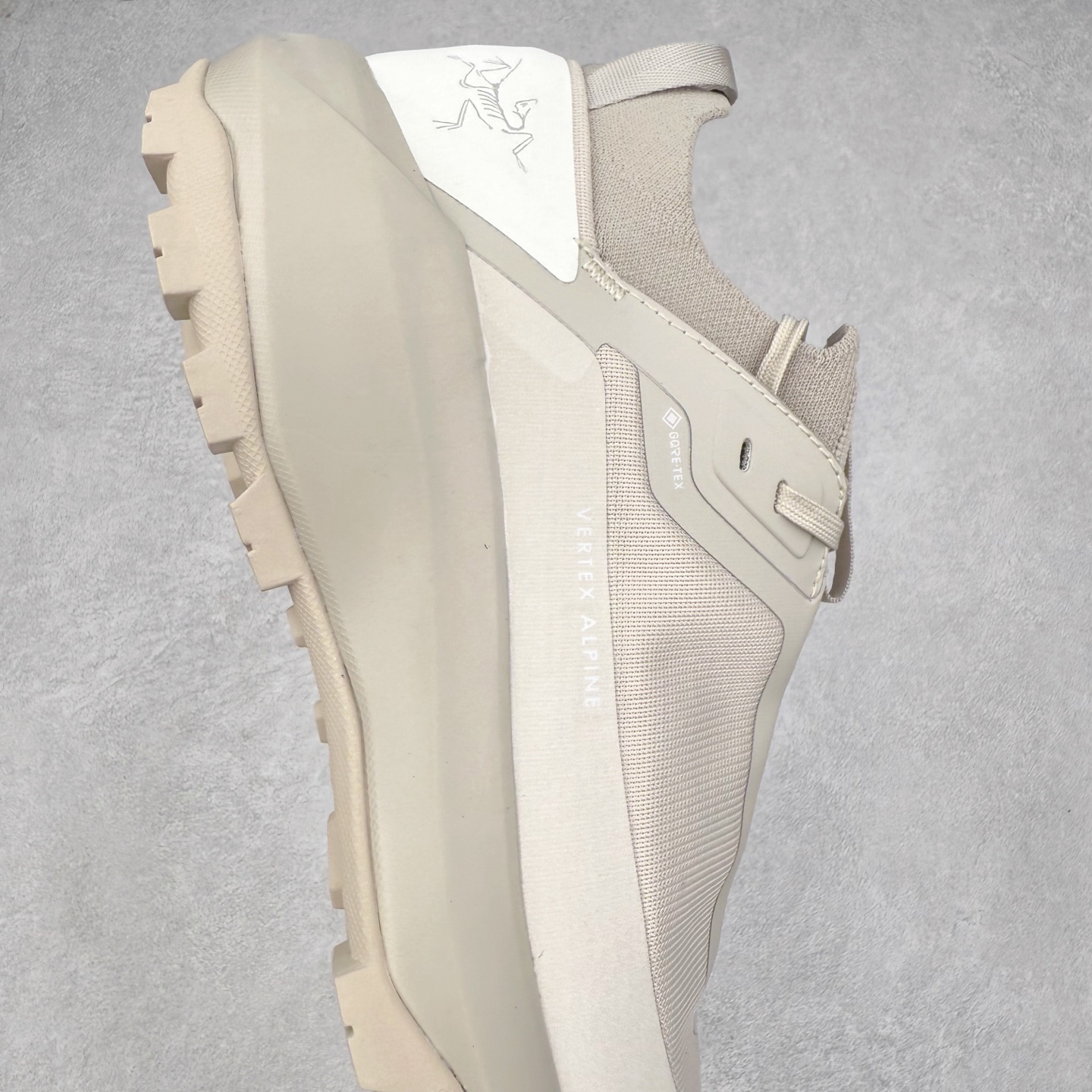 图片[6]-＃HP Arcteryx Vertex Alpine GTX 始祖鸟舒适百搭耐磨防水支撑轻便低帮登山鞋 Arcteryx中文名始祖鸟 加拿大户外服饰品牌 1989年创立于加拿大温哥华 始祖鸟来自加拿大海岸山脉 植根高山的专业户外品牌 始终秉承对精湛设计和工艺孜孜以求的准则 从1989年创立至今 Arcteryx始终不断在产品设计与做工上不惜工本 以满足始祖鸟的标准 品质、设计以及精简的理念造就了其良好的性能 并能满足严苛环境下的使用需求 尺码：36 37 38 39 40 41 42 43 44 45-选品中心