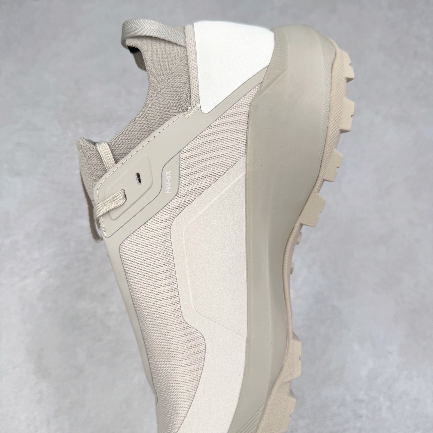 图片[7]-＃HP Arcteryx Vertex Alpine GTX 始祖鸟舒适百搭耐磨防水支撑轻便低帮登山鞋 Arcteryx中文名始祖鸟 加拿大户外服饰品牌 1989年创立于加拿大温哥华 始祖鸟来自加拿大海岸山脉 植根高山的专业户外品牌 始终秉承对精湛设计和工艺孜孜以求的准则 从1989年创立至今 Arcteryx始终不断在产品设计与做工上不惜工本 以满足始祖鸟的标准 品质、设计以及精简的理念造就了其良好的性能 并能满足严苛环境下的使用需求 尺码：36 37 38 39 40 41 42 43 44 45-选品中心