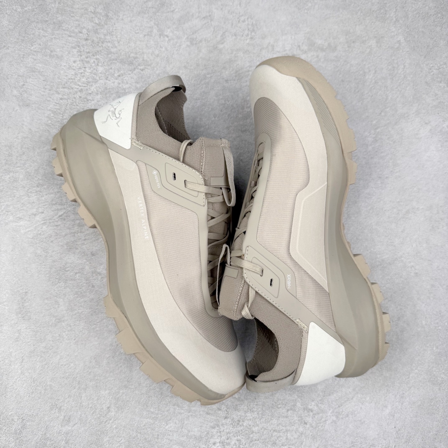 图片[3]-＃HP Arcteryx Vertex Alpine GTX 始祖鸟舒适百搭耐磨防水支撑轻便低帮登山鞋 Arcteryx中文名始祖鸟 加拿大户外服饰品牌 1989年创立于加拿大温哥华 始祖鸟来自加拿大海岸山脉 植根高山的专业户外品牌 始终秉承对精湛设计和工艺孜孜以求的准则 从1989年创立至今 Arcteryx始终不断在产品设计与做工上不惜工本 以满足始祖鸟的标准 品质、设计以及精简的理念造就了其良好的性能 并能满足严苛环境下的使用需求 尺码：36 37 38 39 40 41 42 43 44 45-选品中心