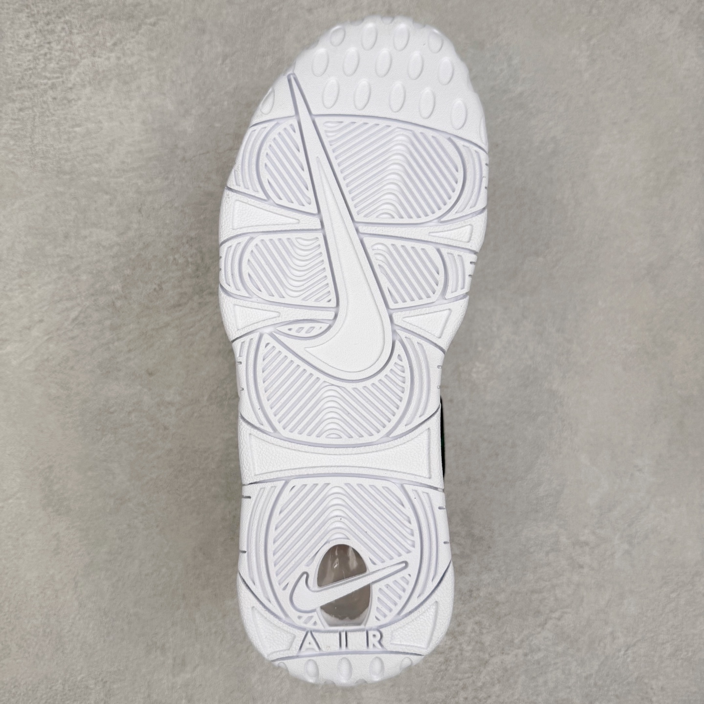 图片[9]-NK Air More Uptempo 皮蓬舒适防滑耐磨 低帮 复古篮球鞋 FZ3055-102 男女同款 实拍调校N版已经零色差零失真 百分百还原实物色彩所见即所得 不存在货不对板色差等低级问题 选购参考实物拍摄 不混卖不参货 只用心做好货严格选品 承诺混一赔十 尺码：36 36.5 37.5 38 38.5 39 40 40.5 41 42 42.5 43 44 44.5 45-选品中心