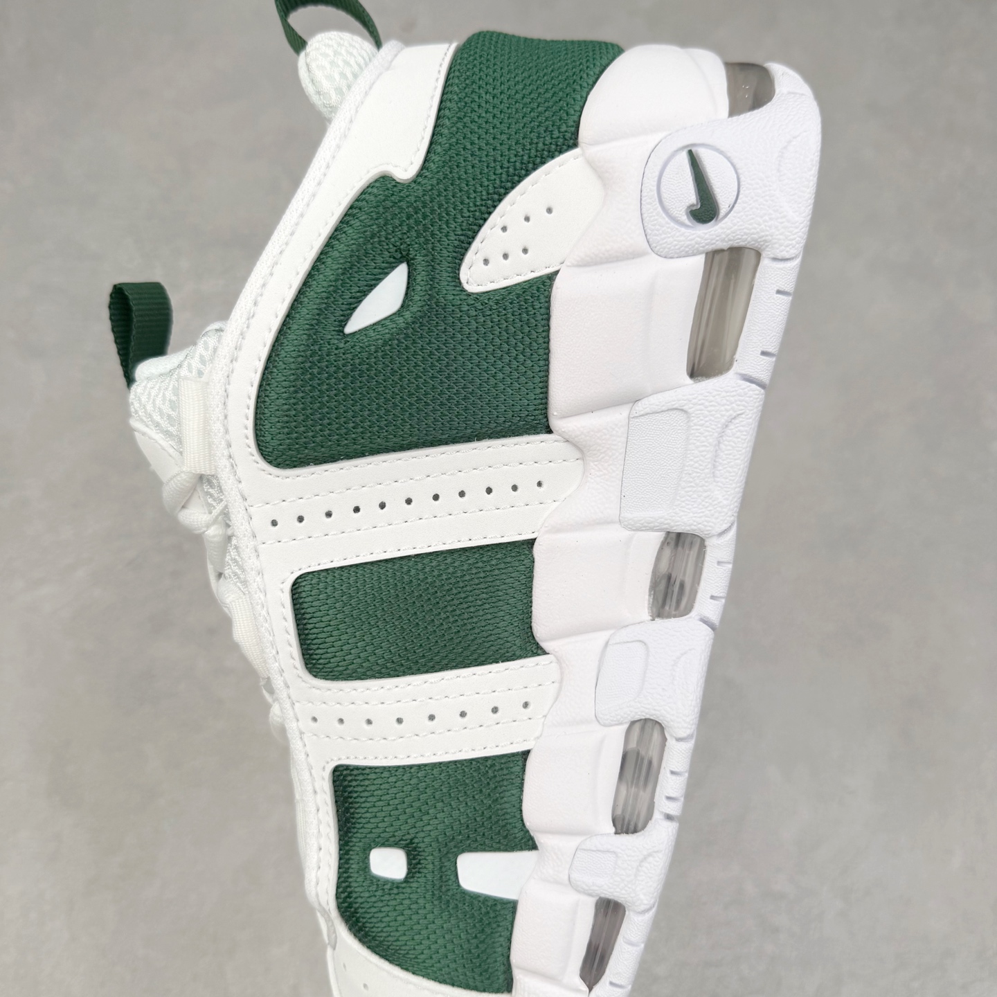 图片[7]-NK Air More Uptempo 皮蓬舒适防滑耐磨 低帮 复古篮球鞋 FZ3055-102 男女同款 实拍调校N版已经零色差零失真 百分百还原实物色彩所见即所得 不存在货不对板色差等低级问题 选购参考实物拍摄 不混卖不参货 只用心做好货严格选品 承诺混一赔十 尺码：36 36.5 37.5 38 38.5 39 40 40.5 41 42 42.5 43 44 44.5 45-选品中心