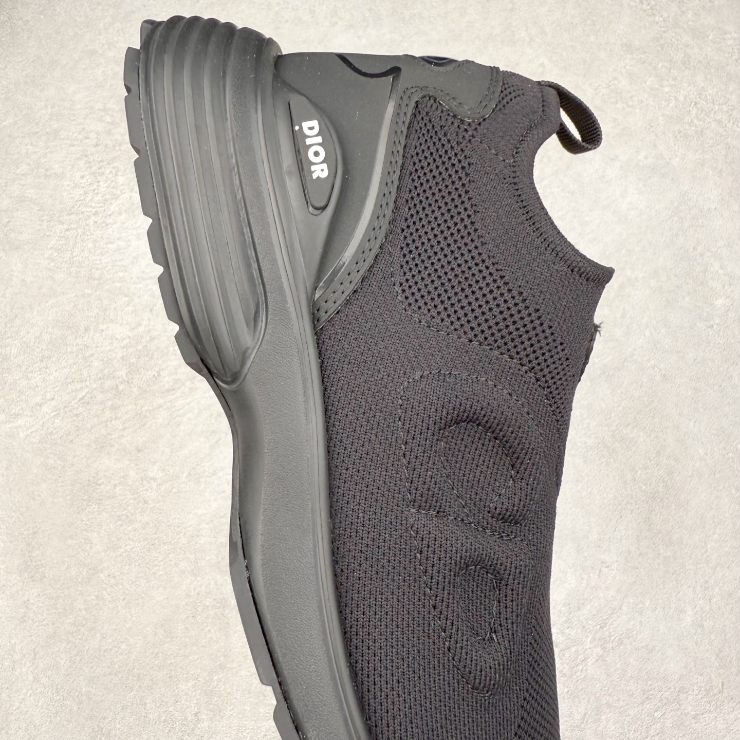 图片[6]-Dior B30 Countdown 迪奥针织飞织休闲运动鞋 这款运动鞋是别具一格的经典新品，时尚而富有运动风范，套穿式设计彰显新意。采用黑色网眼织物和科技面料精心制作，侧面饰以同色调30标志，鞋舌饰以对比鲜明的 B30标志，后侧则饰以 标志。柔软透气的鞋面与轻盈的纹理效果橡胶鞋底相得益彰，饰以各种经典细节，是日常造型的理想之选。可与各式休闲单品搭配，打造精致造型配送精美包装 • 面料：原版定制定制高密度飞织 • 内里：进口透气网面 • 鞋底：原版开模ip发泡材质 底厚：3.5CM 尺码： 男款39-45-选品中心