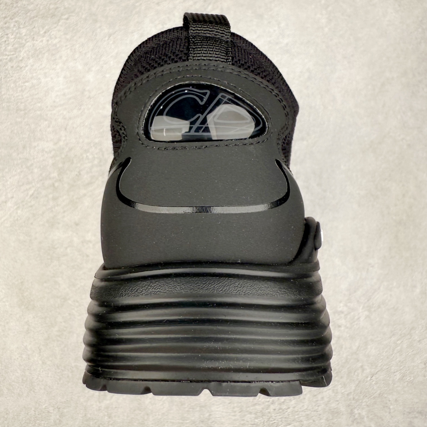 图片[8]-Dior B30 Countdown 迪奥针织飞织休闲运动鞋 这款运动鞋是别具一格的经典新品，时尚而富有运动风范，套穿式设计彰显新意。采用黑色网眼织物和科技面料精心制作，侧面饰以同色调30标志，鞋舌饰以对比鲜明的 B30标志，后侧则饰以 标志。柔软透气的鞋面与轻盈的纹理效果橡胶鞋底相得益彰，饰以各种经典细节，是日常造型的理想之选。可与各式休闲单品搭配，打造精致造型配送精美包装 • 面料：原版定制定制高密度飞织 • 内里：进口透气网面 • 鞋底：原版开模ip发泡材质 底厚：3.5CM 尺码： 男款39-45-选品中心