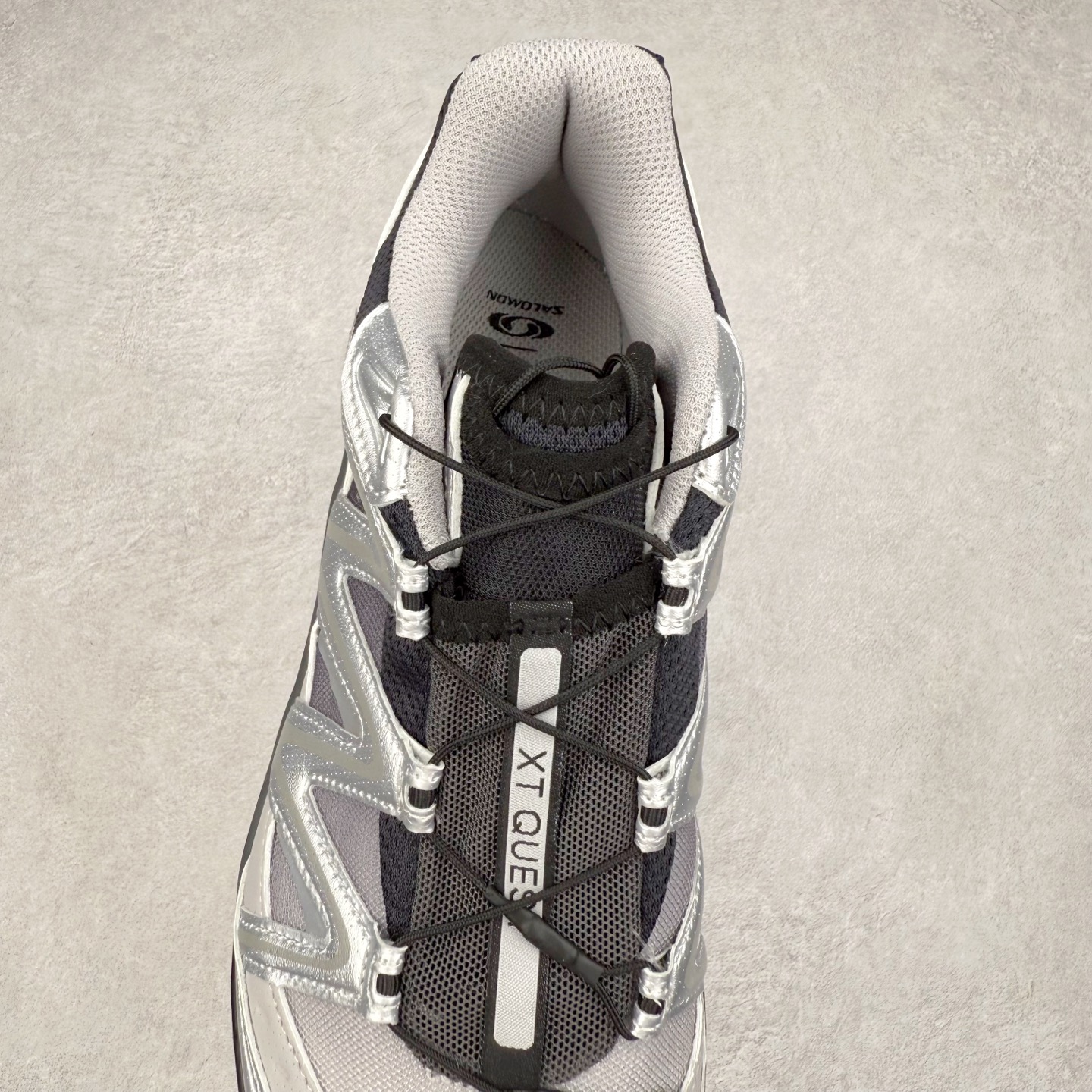 图片[5]-＃C版 Salomon XT-QUEST ADV 萨洛蒙潮流越野机能户外功能鞋 纯原外贸平台特供订单 耗时半年巨作 全套原纸板楦头开发 原厂特供网布配套加持 确保原汁原味 完美呈现版型 原档数据独家私模五层组合大底 男女鞋同步官方开发至46.5 原装Ortholite轻量化鞋垫 中底布带钢印编号 原厂TPU锁扣 进口港宝加持 后跟自然饱满 还原公司包裹性 基于 SALOMON 初代 XT 鞋身造型并搭载 4D ADVANCED CHASSIS™ 大底打造而成 为这款 XT-QUEST 带来了多项足部控制与保护等功能性 如在运动过程中控制左右晃动的过程而提高稳定性、改善长途越野过程中足中到足尖的过渡、提高感知岩石的精确度以抵抗尖锐物体对脚底的伤害以及采用动态缓冲来增强穿着舒适感 从而减轻疲劳感 使 XT-QUEST 成为一双舒适且安全的户外之履 尺码：36 36.5 37.5 38 38.5 39 40 40.5 41 42 42.5 43 44 44.5 45 46 46.5-选品中心