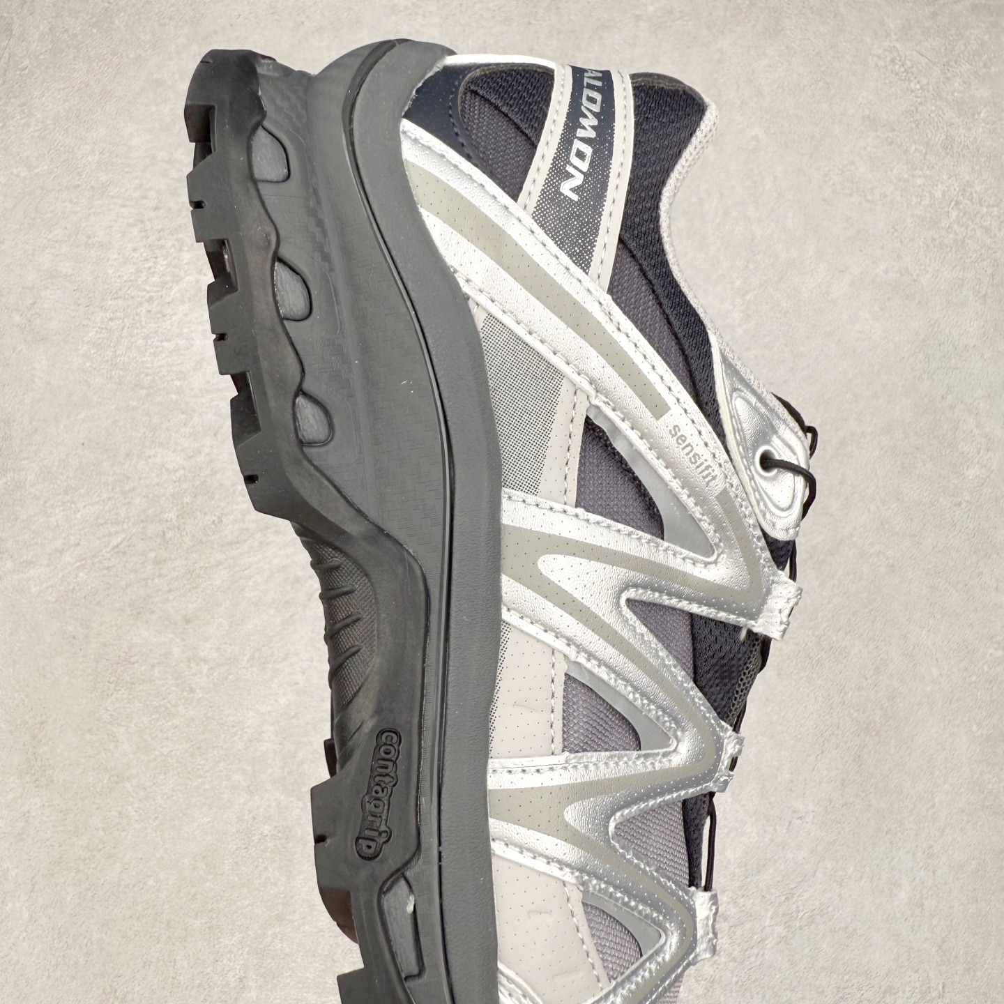 图片[6]-＃C版 Salomon XT-QUEST ADV 萨洛蒙潮流越野机能户外功能鞋 纯原外贸平台特供订单 耗时半年巨作 全套原纸板楦头开发 原厂特供网布配套加持 确保原汁原味 完美呈现版型 原档数据独家私模五层组合大底 男女鞋同步官方开发至46.5 原装Ortholite轻量化鞋垫 中底布带钢印编号 原厂TPU锁扣 进口港宝加持 后跟自然饱满 还原公司包裹性 基于 SALOMON 初代 XT 鞋身造型并搭载 4D ADVANCED CHASSIS™ 大底打造而成 为这款 XT-QUEST 带来了多项足部控制与保护等功能性 如在运动过程中控制左右晃动的过程而提高稳定性、改善长途越野过程中足中到足尖的过渡、提高感知岩石的精确度以抵抗尖锐物体对脚底的伤害以及采用动态缓冲来增强穿着舒适感 从而减轻疲劳感 使 XT-QUEST 成为一双舒适且安全的户外之履 尺码：36 36.5 37.5 38 38.5 39 40 40.5 41 42 42.5 43 44 44.5 45 46 46.5-选品中心