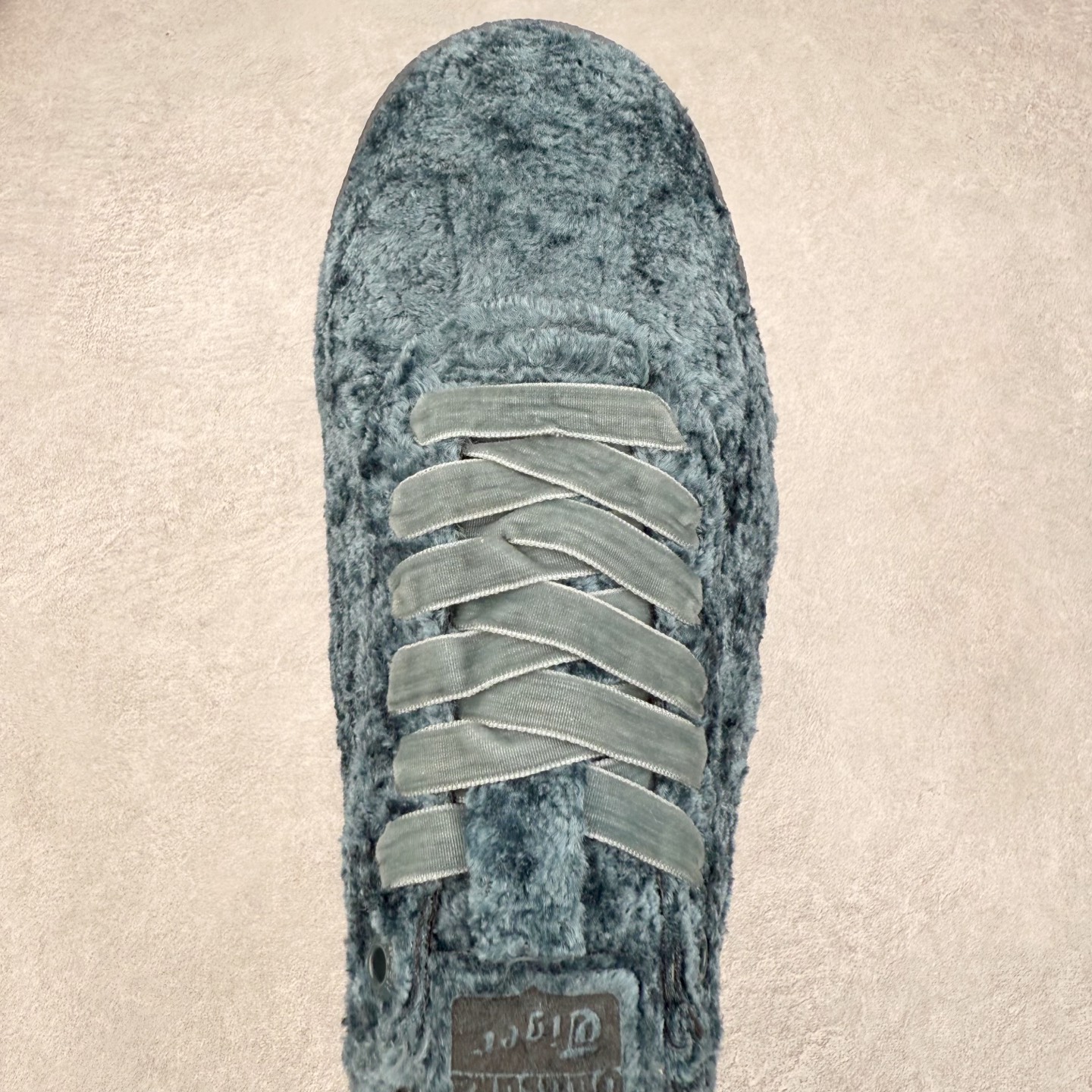 图片[4]-＃C版 Asics Onitsuka Tiger MEXICO 66 亚瑟士鬼冢虎复古经典板鞋 CNY 龙年限定 白红 市场王者选手 海外订单工厂出品 长期生产补货永不断码 超成熟稳定的做工品控 原装全套纸板楦头开发 原汁原味 完美呈现版型 私模正确鞋底咬花纹路 一比一鞋头弧度高度鞋身弧度 绝不口嗨 细节品控鞋型随意秒杀市面 原档咬花纹路私模大底 一个单元有六个三角形 总体形拼接呈现花瓣状 官方四联吊牌 原装Ortholite轻量化鞋垫 原盒原配 质保卡 说明书 钢印防尘纸 纸板中底带钢印 乳胶组合鞋垫 支持全方位的对比专柜 产品从款式颜色造型上体现出追求舒适和细节的完美 鞋类更是推崇手工制作的严谨与完美 融舒适性与可穿性的设计风格 注重细节的完美和别致魅力 既保持稳重 又不失轻松的时尚感 尺码：36 37 37.5 38 39 39.5 40 40.5 41.5 42 42.5 43.5 44 45-选品中心