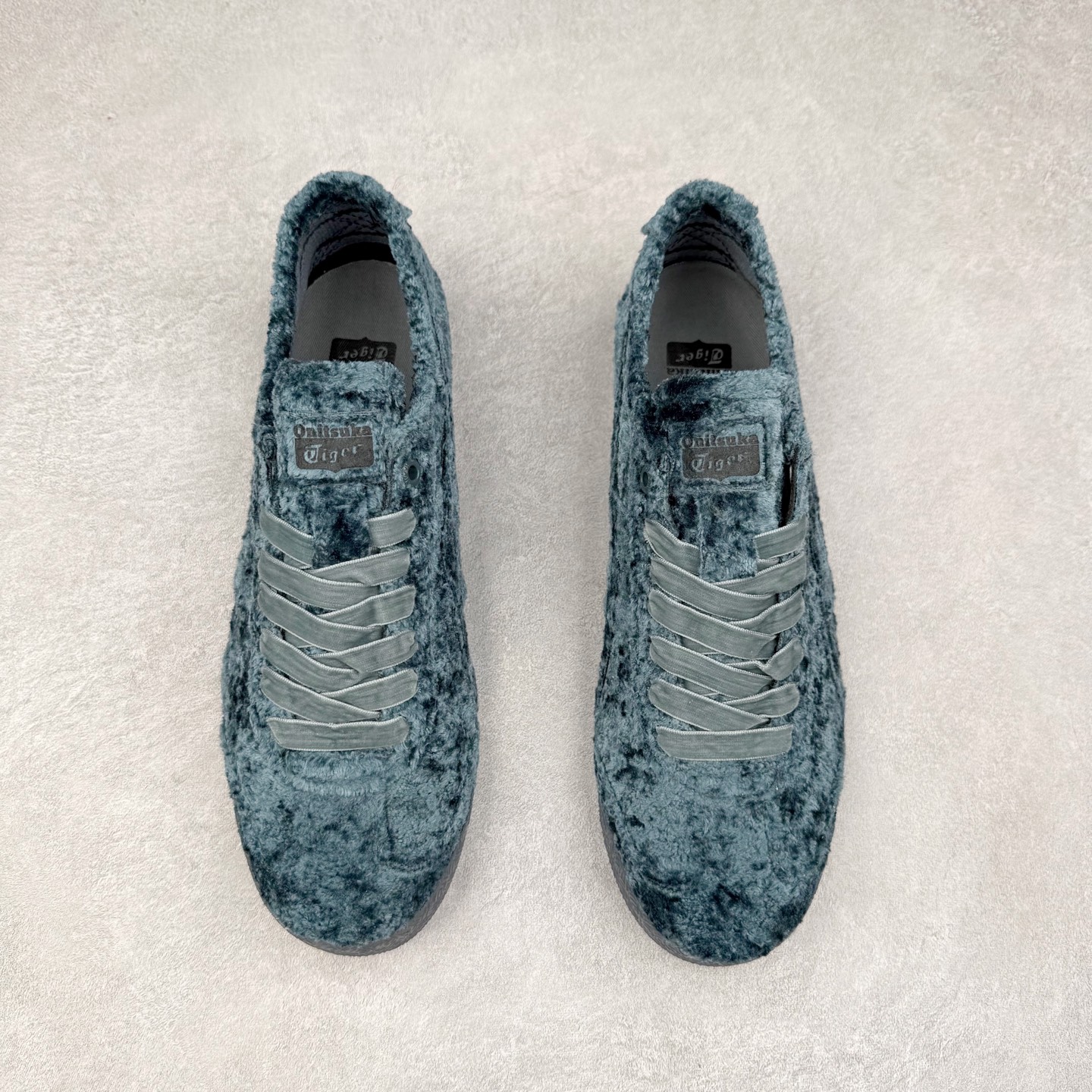 图片[2]-＃C版 Asics Onitsuka Tiger MEXICO 66 亚瑟士鬼冢虎复古经典板鞋 CNY 龙年限定 白红 市场王者选手 海外订单工厂出品 长期生产补货永不断码 超成熟稳定的做工品控 原装全套纸板楦头开发 原汁原味 完美呈现版型 私模正确鞋底咬花纹路 一比一鞋头弧度高度鞋身弧度 绝不口嗨 细节品控鞋型随意秒杀市面 原档咬花纹路私模大底 一个单元有六个三角形 总体形拼接呈现花瓣状 官方四联吊牌 原装Ortholite轻量化鞋垫 原盒原配 质保卡 说明书 钢印防尘纸 纸板中底带钢印 乳胶组合鞋垫 支持全方位的对比专柜 产品从款式颜色造型上体现出追求舒适和细节的完美 鞋类更是推崇手工制作的严谨与完美 融舒适性与可穿性的设计风格 注重细节的完美和别致魅力 既保持稳重 又不失轻松的时尚感 尺码：36 37 37.5 38 39 39.5 40 40.5 41.5 42 42.5 43.5 44 45-选品中心