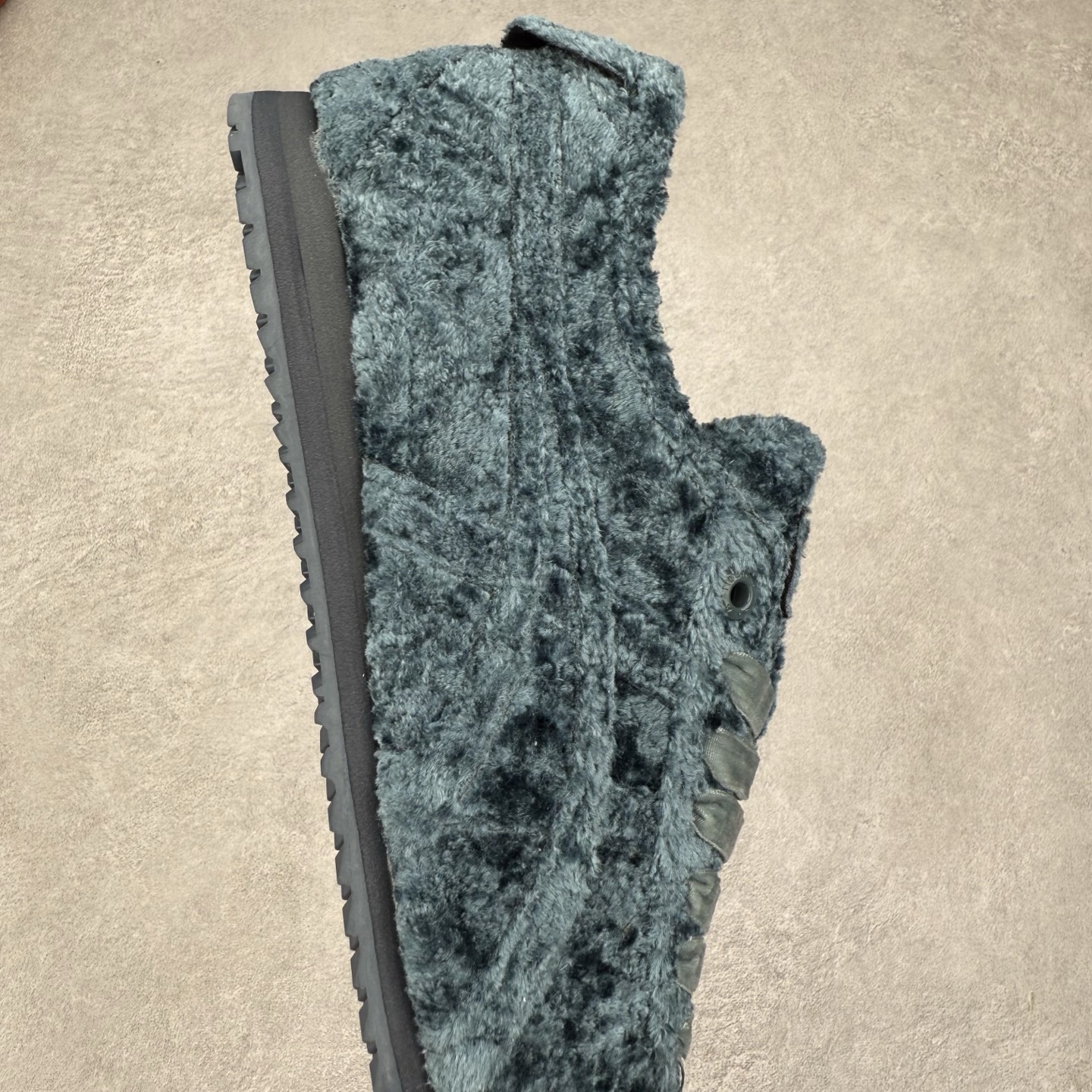 图片[6]-＃C版 Asics Onitsuka Tiger MEXICO 66 亚瑟士鬼冢虎复古经典板鞋 CNY 龙年限定 白红 市场王者选手 海外订单工厂出品 长期生产补货永不断码 超成熟稳定的做工品控 原装全套纸板楦头开发 原汁原味 完美呈现版型 私模正确鞋底咬花纹路 一比一鞋头弧度高度鞋身弧度 绝不口嗨 细节品控鞋型随意秒杀市面 原档咬花纹路私模大底 一个单元有六个三角形 总体形拼接呈现花瓣状 官方四联吊牌 原装Ortholite轻量化鞋垫 原盒原配 质保卡 说明书 钢印防尘纸 纸板中底带钢印 乳胶组合鞋垫 支持全方位的对比专柜 产品从款式颜色造型上体现出追求舒适和细节的完美 鞋类更是推崇手工制作的严谨与完美 融舒适性与可穿性的设计风格 注重细节的完美和别致魅力 既保持稳重 又不失轻松的时尚感 尺码：36 37 37.5 38 39 39.5 40 40.5 41.5 42 42.5 43.5 44 45-选品中心