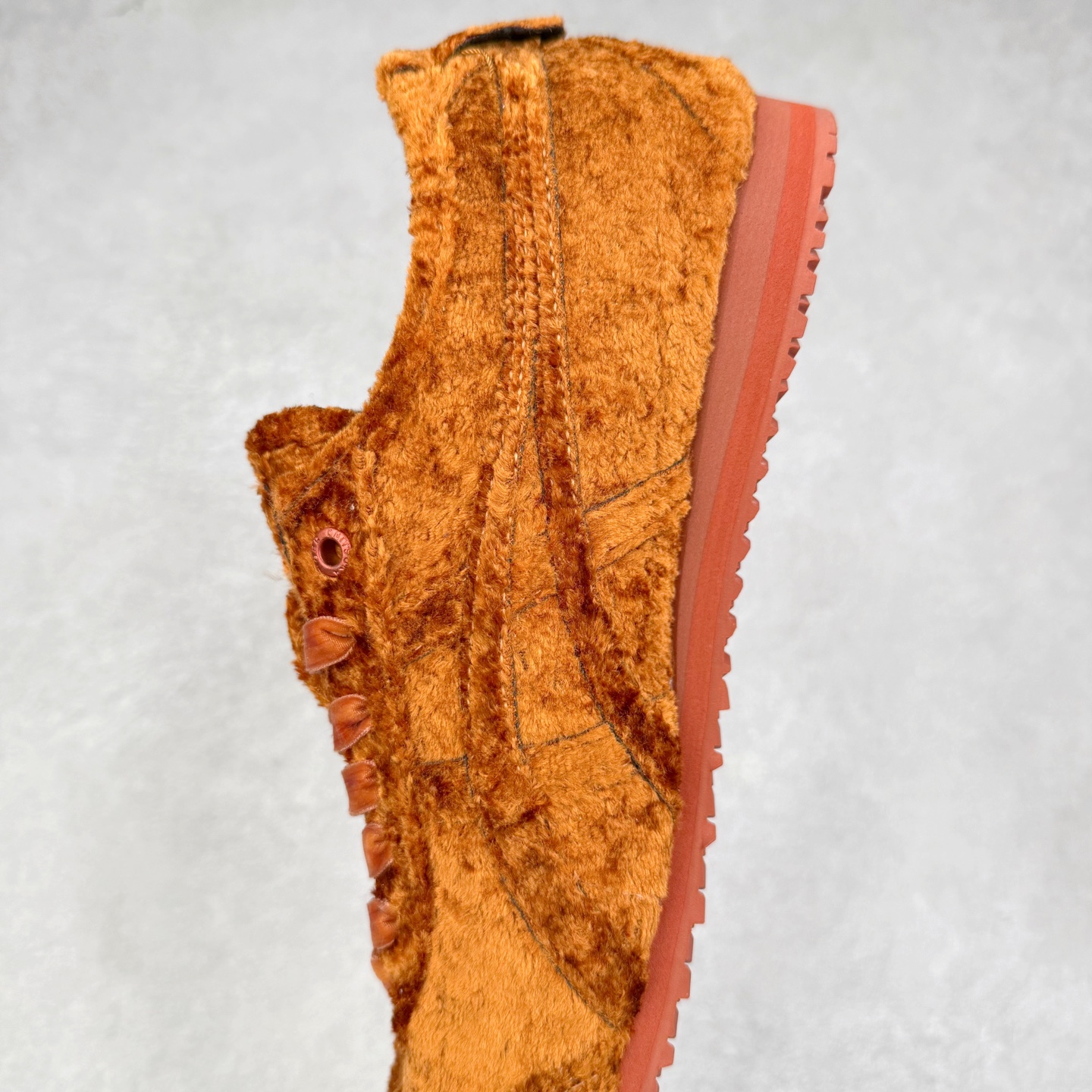 图片[7]-＃C版 Asics Onitsuka Tiger MEXICO 66 亚瑟士鬼冢虎复古经典板鞋 CNY 龙年限定 白红 市场王者选手 海外订单工厂出品 长期生产补货永不断码 超成熟稳定的做工品控 原装全套纸板楦头开发 原汁原味 完美呈现版型 私模正确鞋底咬花纹路 一比一鞋头弧度高度鞋身弧度 绝不口嗨 细节品控鞋型随意秒杀市面 原档咬花纹路私模大底 一个单元有六个三角形 总体形拼接呈现花瓣状 官方四联吊牌 原装Ortholite轻量化鞋垫 原盒原配 质保卡 说明书 钢印防尘纸 纸板中底带钢印 乳胶组合鞋垫 支持全方位的对比专柜 产品从款式颜色造型上体现出追求舒适和细节的完美 鞋类更是推崇手工制作的严谨与完美 融舒适性与可穿性的设计风格 注重细节的完美和别致魅力 既保持稳重 又不失轻松的时尚感 尺码：36 37 37.5 38 39 39.5 40 40.5 41.5 42 42.5 43.5 44 45-选品中心