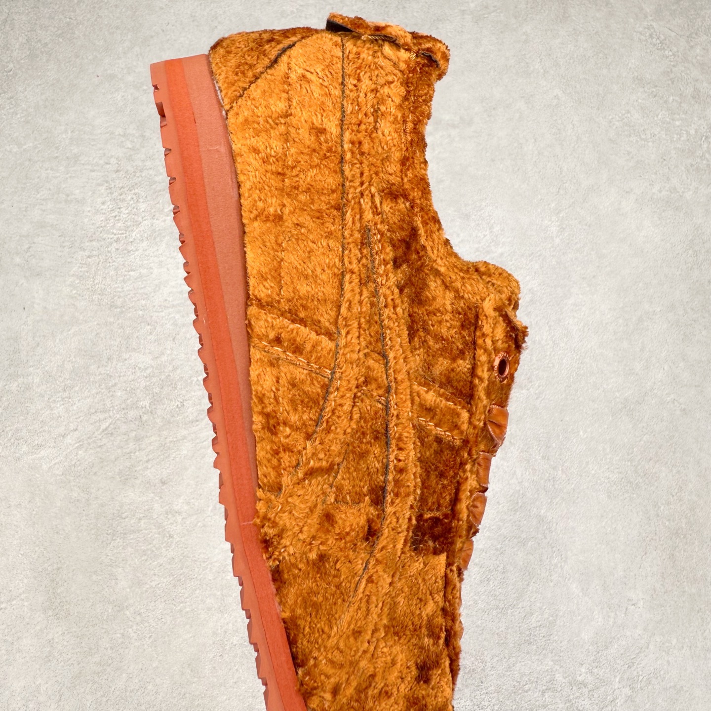 图片[6]-＃C版 Asics Onitsuka Tiger MEXICO 66 亚瑟士鬼冢虎复古经典板鞋 CNY 龙年限定 白红 市场王者选手 海外订单工厂出品 长期生产补货永不断码 超成熟稳定的做工品控 原装全套纸板楦头开发 原汁原味 完美呈现版型 私模正确鞋底咬花纹路 一比一鞋头弧度高度鞋身弧度 绝不口嗨 细节品控鞋型随意秒杀市面 原档咬花纹路私模大底 一个单元有六个三角形 总体形拼接呈现花瓣状 官方四联吊牌 原装Ortholite轻量化鞋垫 原盒原配 质保卡 说明书 钢印防尘纸 纸板中底带钢印 乳胶组合鞋垫 支持全方位的对比专柜 产品从款式颜色造型上体现出追求舒适和细节的完美 鞋类更是推崇手工制作的严谨与完美 融舒适性与可穿性的设计风格 注重细节的完美和别致魅力 既保持稳重 又不失轻松的时尚感 尺码：36 37 37.5 38 39 39.5 40 40.5 41.5 42 42.5 43.5 44 45-选品中心