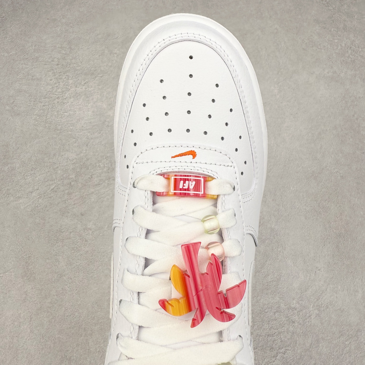 图片[4]-NK Air Force 1´07 Low 空军一号低帮百搭休闲运动板鞋 IB8875-111 柔软、弹性十足的缓震性能和出色的中底设计 横跨复古与现代的外型结合 造就出风靡全球 三十多年的Force 1 直到今天还深受青睐 实拍调校N版已经零色差零失真 百分百还原实物色彩所见即所得 不存在货不对板色差等低级问题 选购参考实物拍摄 不混卖不参货 只用心做好货严格选品 承诺混一赔十 尺码：36 36.5 37.5 38 38.5 39 40 40.5 41 42 42.5 43 44 44.5 45-选品中心